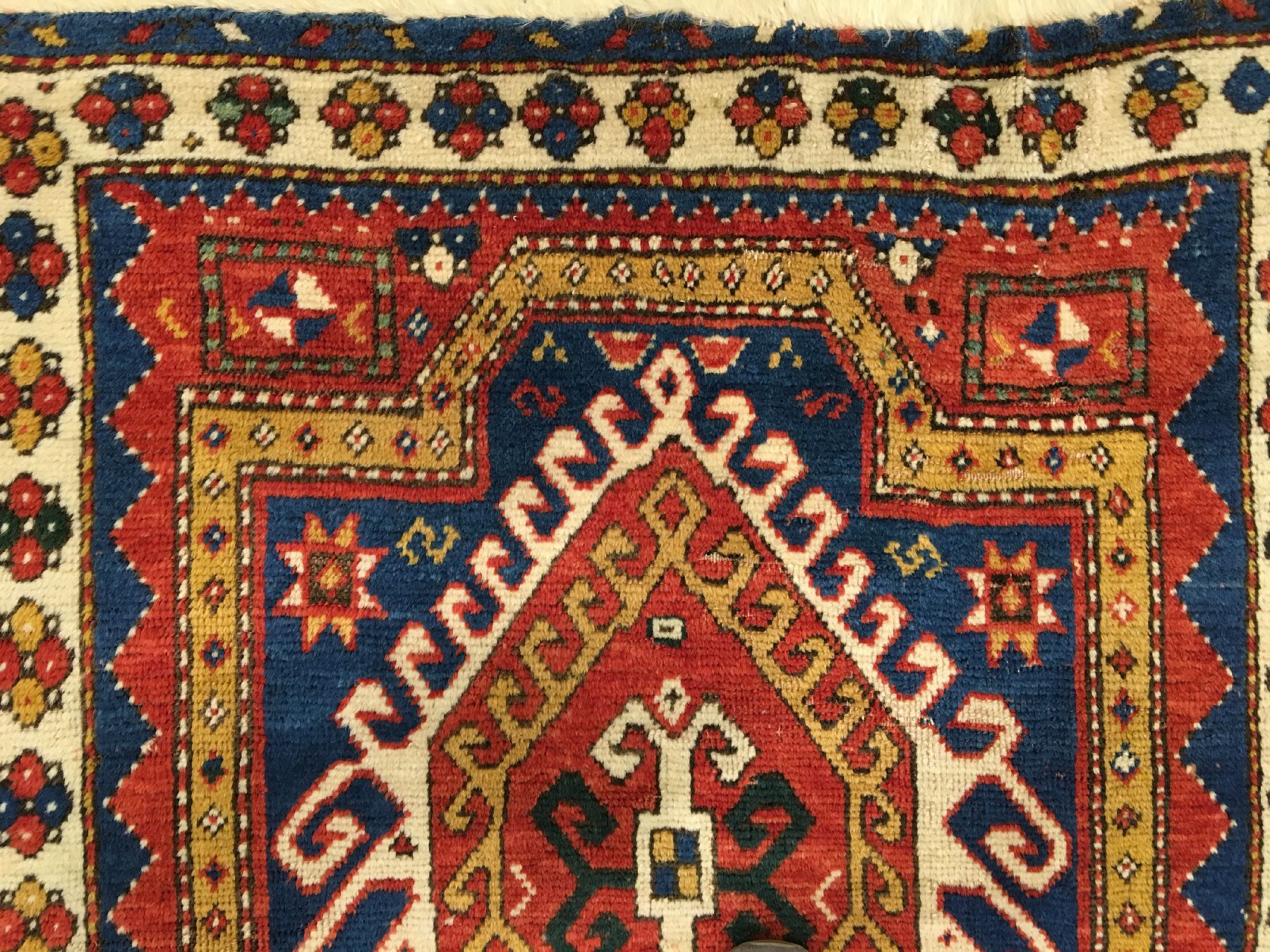 Detail c: Fachralo Kazak "Gebetsteppich" antik, Südwestkaukasus Kasak-Gebiet, 19.Jhd., Wolle geknüpft auf Wolle. Kleinformatiger ...