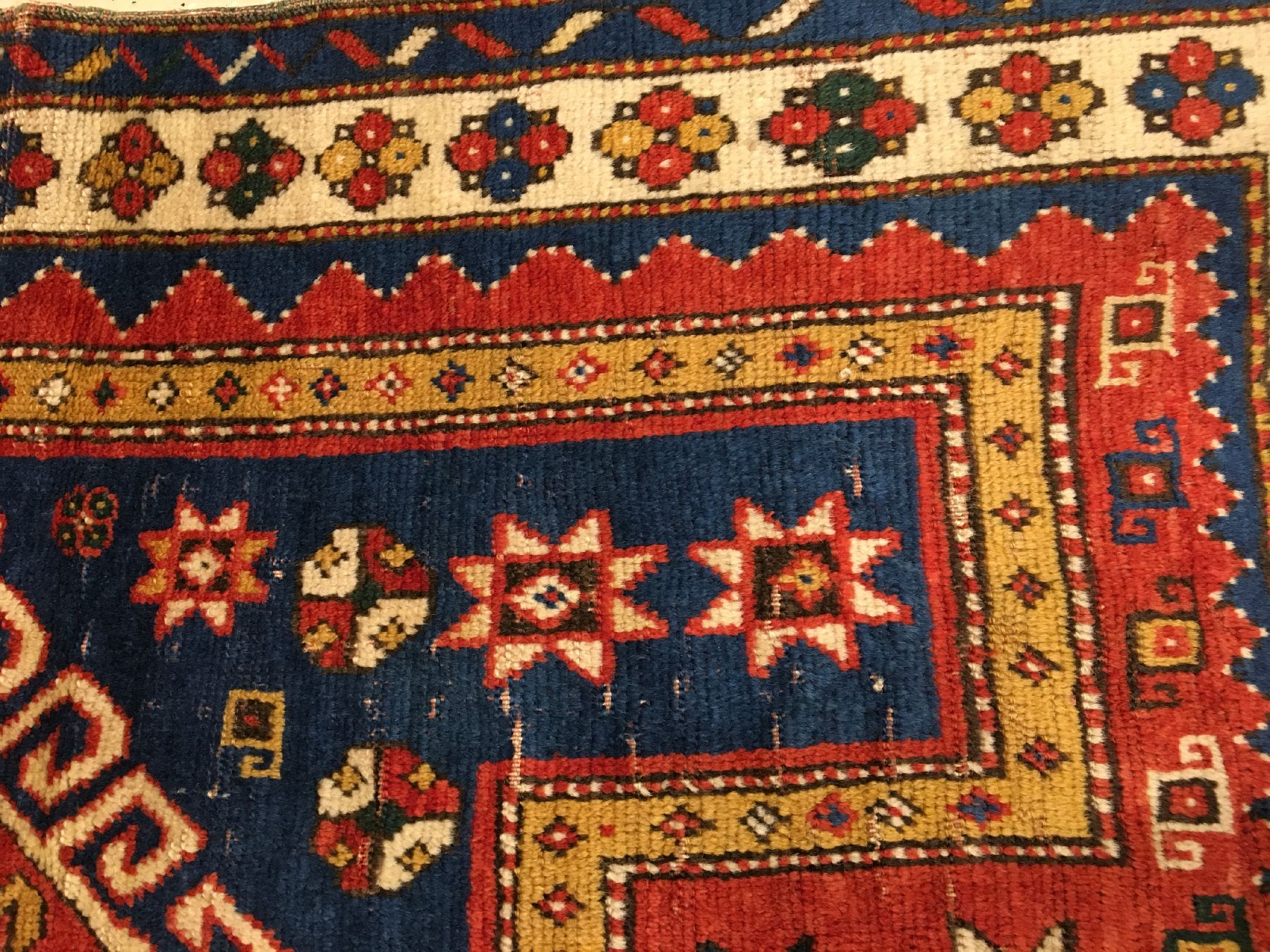 Detail e: Fachralo Kazak "Gebetsteppich" antik, Südwestkaukasus Kasak-Gebiet, 19.Jhd., Wolle geknüpft auf Wolle. Kleinformatiger ...