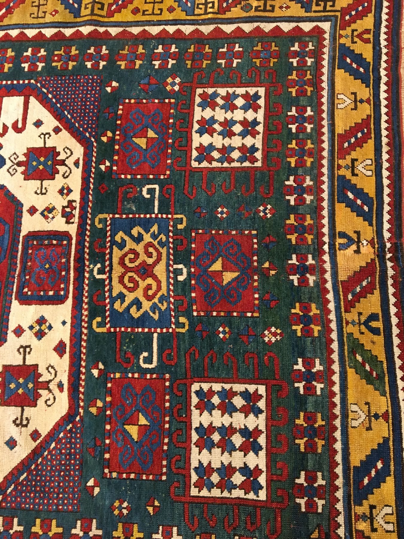 Detail d: Grüner Karatchoph Kasak antik, Südwestkaukasus, 19.Jhd., Wolle geknüpft auf Wolle. Feiner großformatiger Karatchoph mit erstklassigen ...
