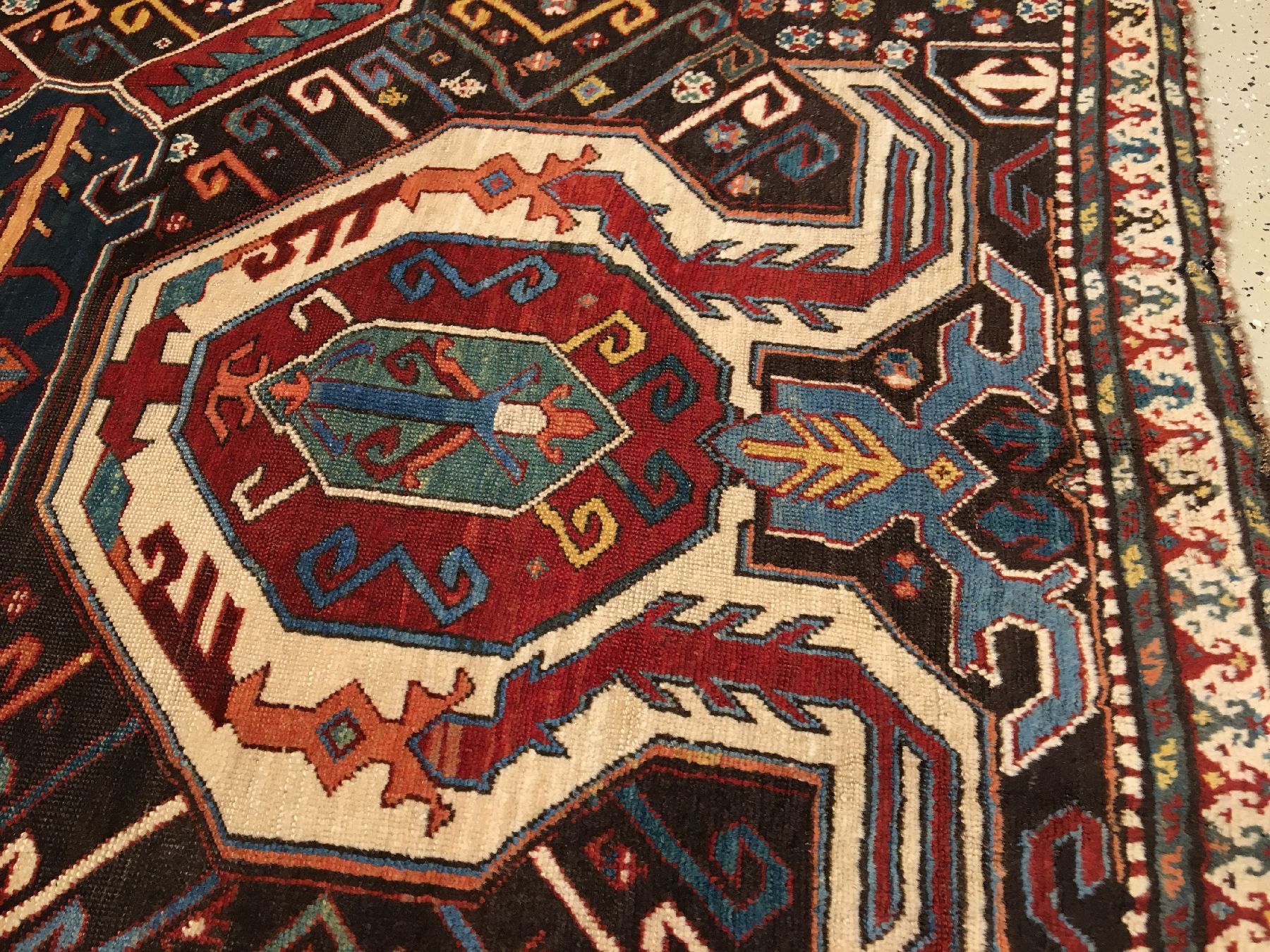 Detail f: Lenkoran antik, Südkaukasus, 19.Jhd., Wolle geknüpft auf Wolle. Typischer Lenkoran im "Long-Rug" Format mit charakteristischen ...