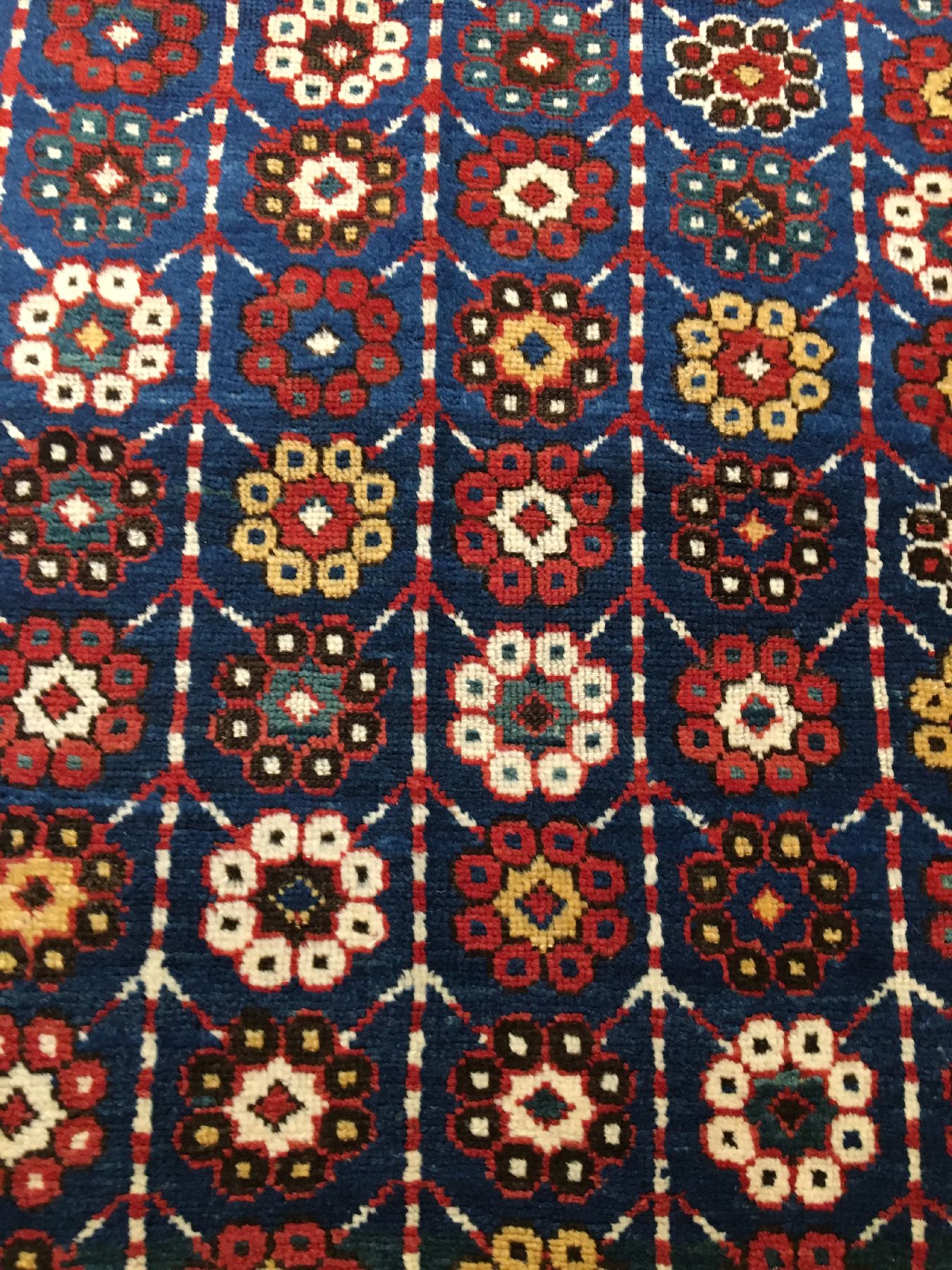 Detail b: Karabagh antik (Mina-Khani Muster), Südkaukasus, 19.Jhd., Wolle geknüpft auf Wolle. Hochfloriger Karabagh im "Long-Rug" Format mit ...