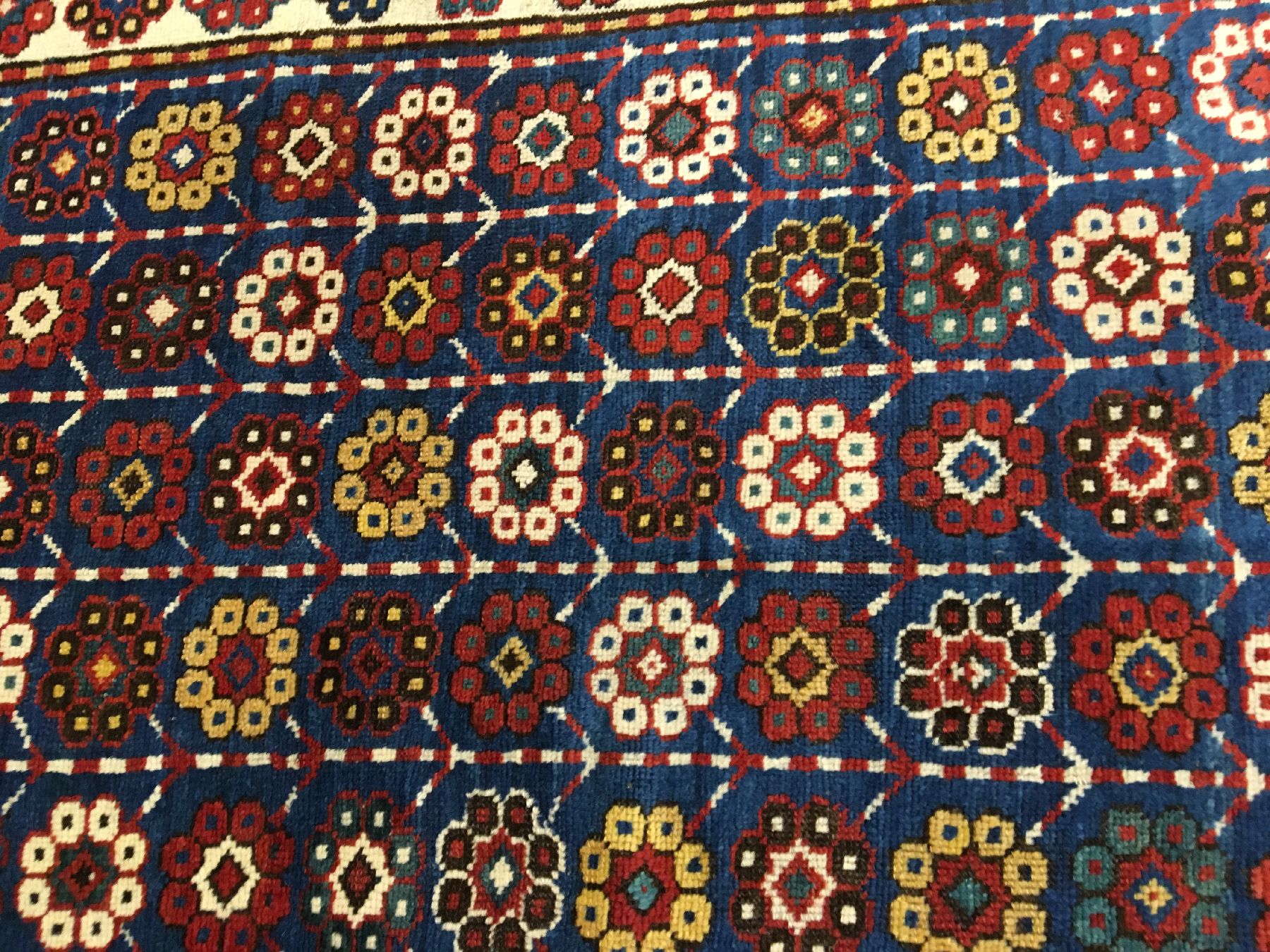 Detail e: Karabagh antik (Mina-Khani Muster), Südkaukasus, 19.Jhd., Wolle geknüpft auf Wolle. Hochfloriger Karabagh im "Long-Rug" Format mit ...