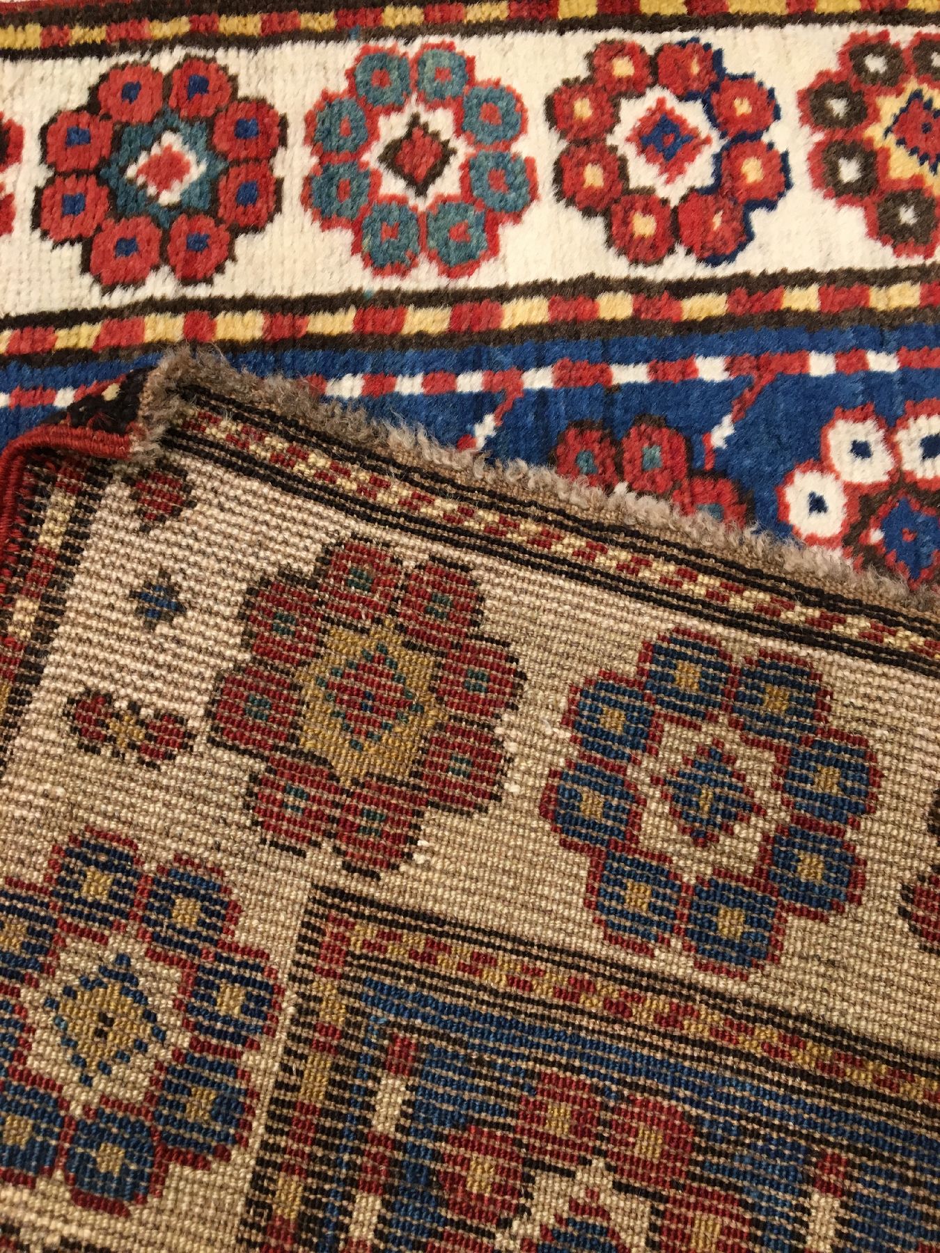 Detail i: Karabagh antik (Mina-Khani Muster), Südkaukasus, 19.Jhd., Wolle geknüpft auf Wolle. Hochfloriger Karabagh im "Long-Rug" Format mit ...