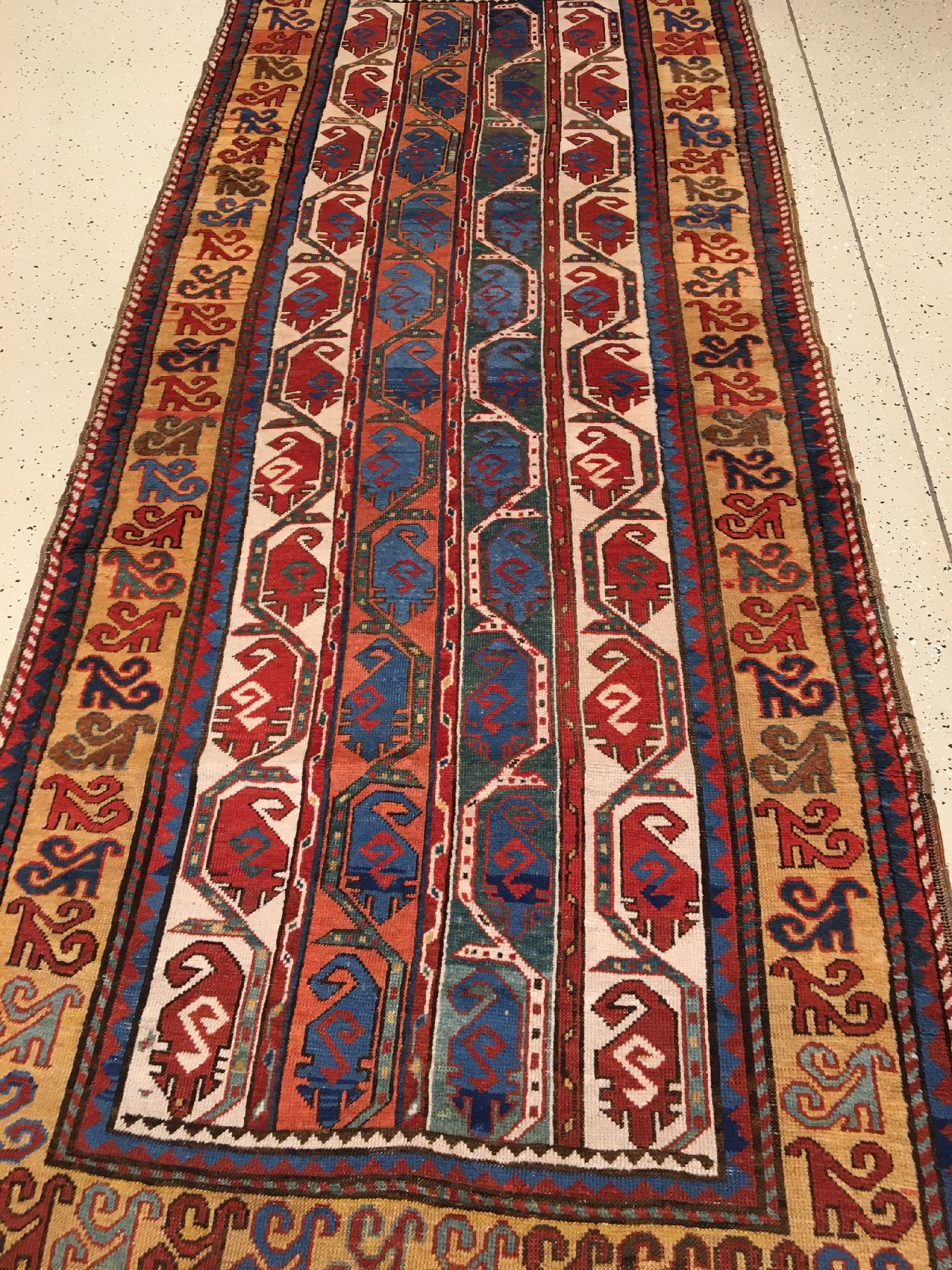 Detail a: Seltener Moghan antik, Südostkaukasus Moghan-Region, 19.Jhd., Wolle geknüpft auf Wolle. Eindrucksvoller Streifen-Teppich aus der Moghan-Region mit ...