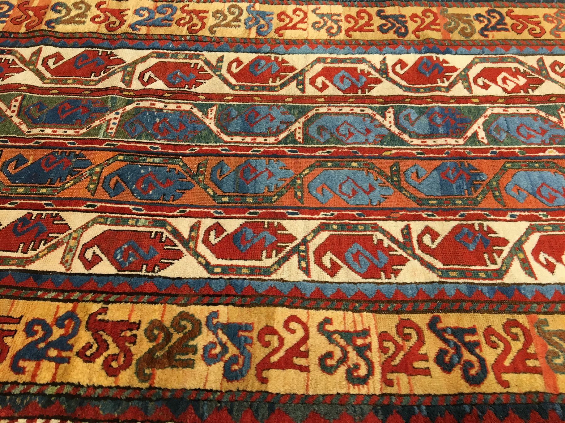Detail c: Seltener Moghan antik, Südostkaukasus Moghan-Region, 19.Jhd., Wolle geknüpft auf Wolle. Eindrucksvoller Streifen-Teppich aus der Moghan-Region mit ...