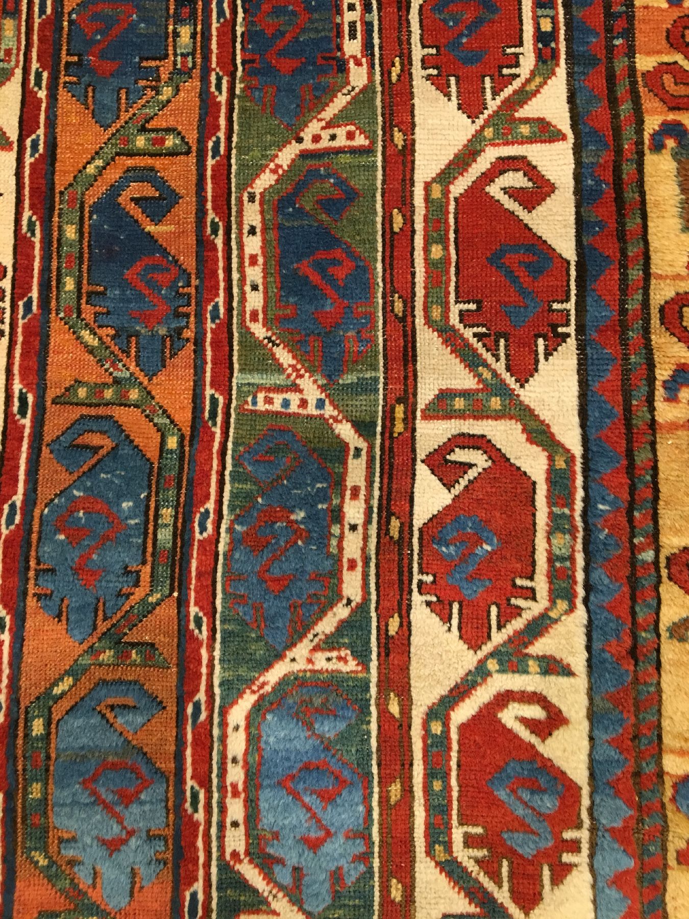 Detail e: Seltener Moghan antik, Südostkaukasus Moghan-Region, 19.Jhd., Wolle geknüpft auf Wolle. Eindrucksvoller Streifen-Teppich aus der Moghan-Region mit ...