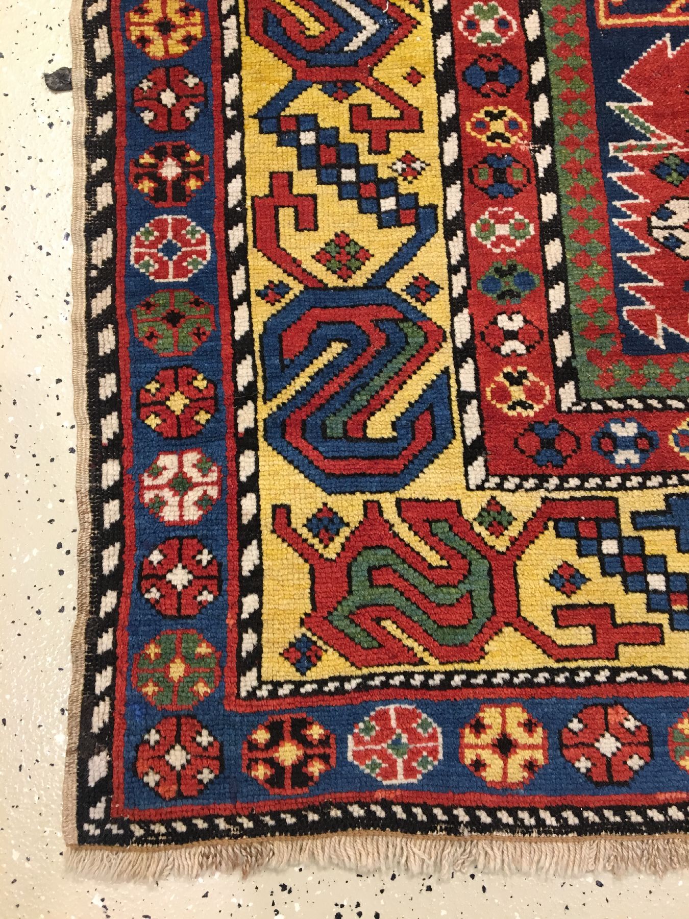 Detail f: Schirwan "Galerie" antik, Ostkaukasus, Ende 19.Jhd., Wolle geknüpft auf Wolle. Dekorative Schirwan Galerie mit Feuerpalmetten und Rauten ...