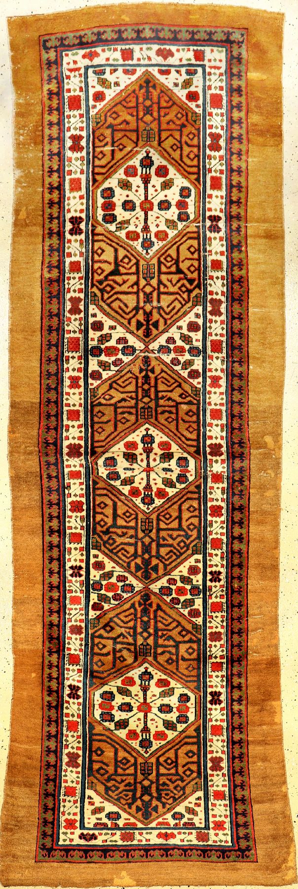 Feine Sarab "Galerie" antik (Kamelwolle), Nordwestpersien Azerbaijan, 19.Jhd., Kamelwolle/Wolle geknüpft auf Wolle. Fein geknüpfter ...