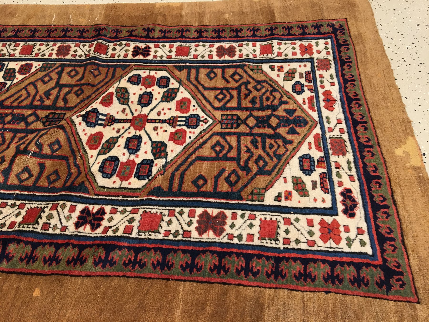 Detail a: Feine Sarab "Galerie" antik (Kamelwolle), Nordwestpersien Azerbaijan, 19.Jhd., Kamelwolle/Wolle geknüpft auf Wolle. Fein geknüpfter ...