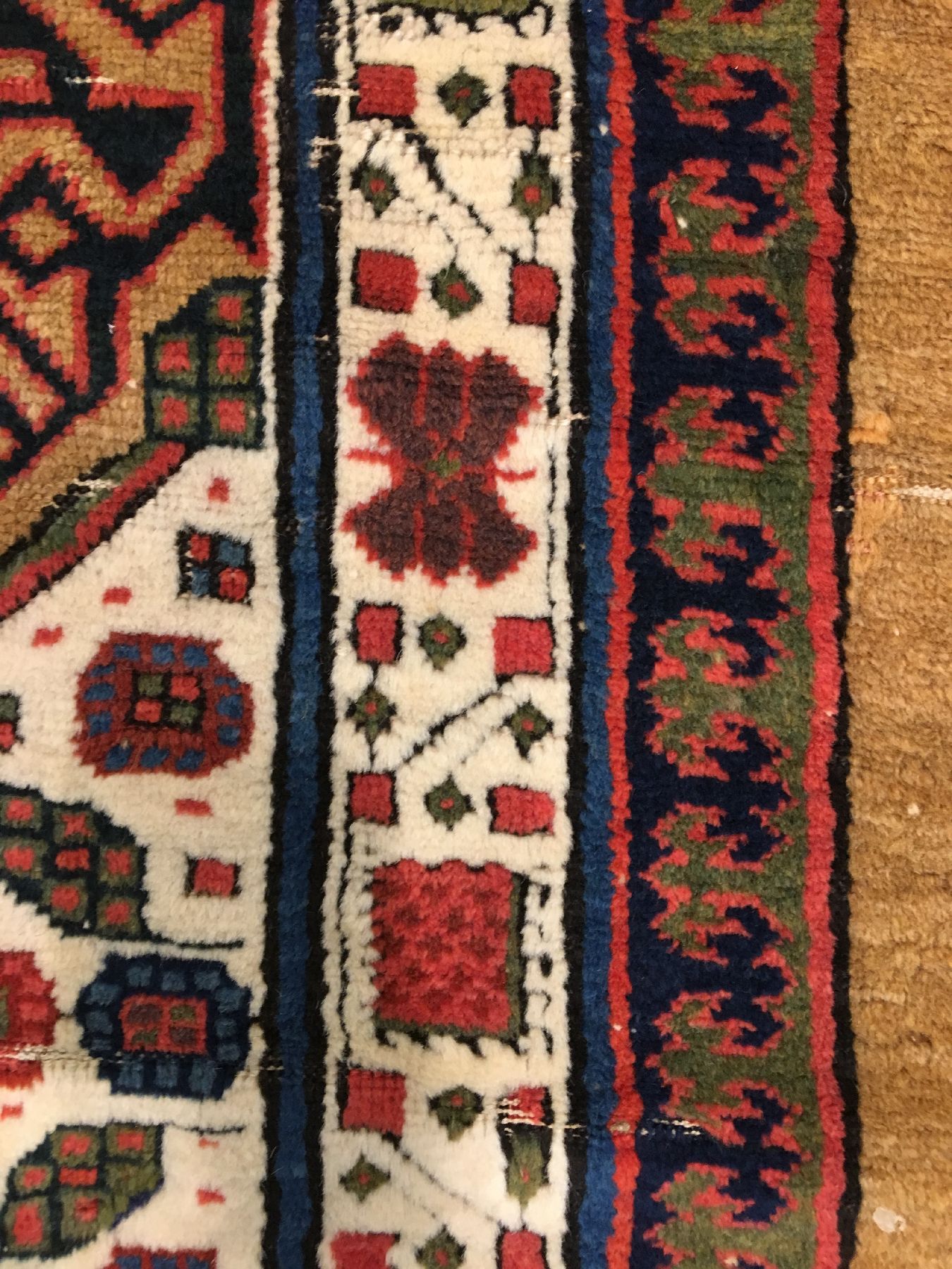 Detail g: Feine Sarab "Galerie" antik (Kamelwolle), Nordwestpersien Azerbaijan, 19.Jhd., Kamelwolle/Wolle geknüpft auf Wolle. Fein geknüpfter ...