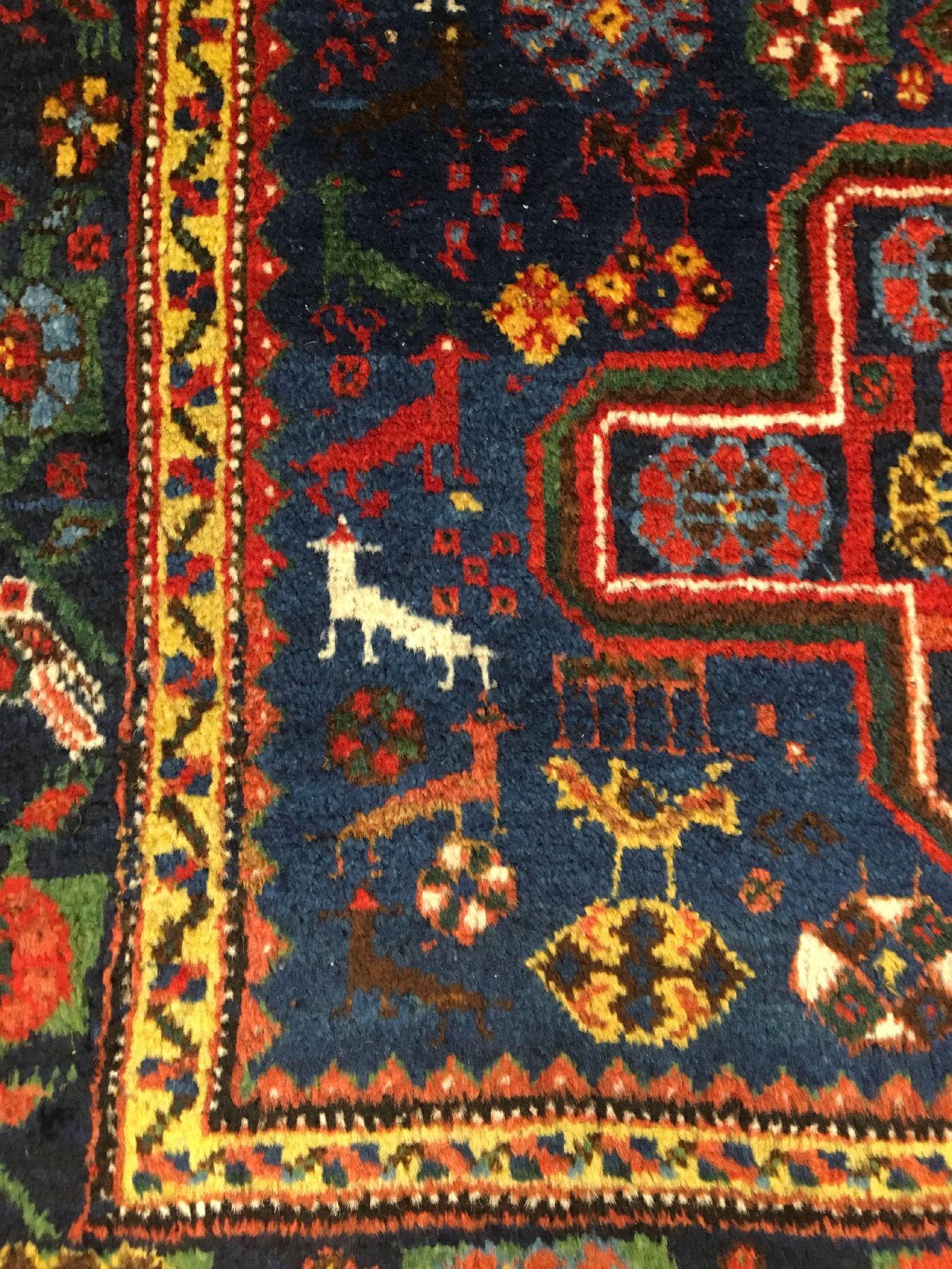 Detail d: Khamseh antik, Südwestpersien Fars-Gebiet, Ende 19.Jhd., Wolle geknüpft auf Wolle/Ziegenhaar. Blaugrundiger Khamseh aus der Fars-Region mit ...