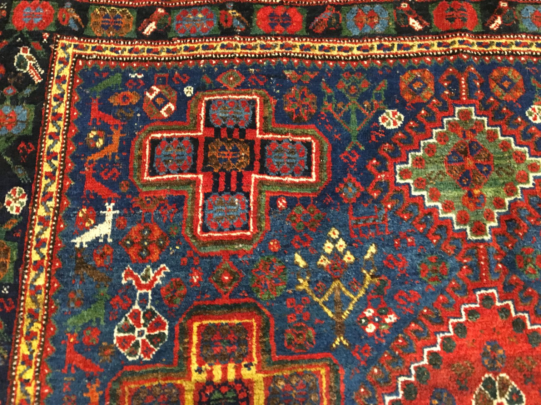 Detail g: Khamseh antik, Südwestpersien Fars-Gebiet, Ende 19.Jhd., Wolle geknüpft auf Wolle/Ziegenhaar. Blaugrundiger Khamseh aus der Fars-Region mit ...