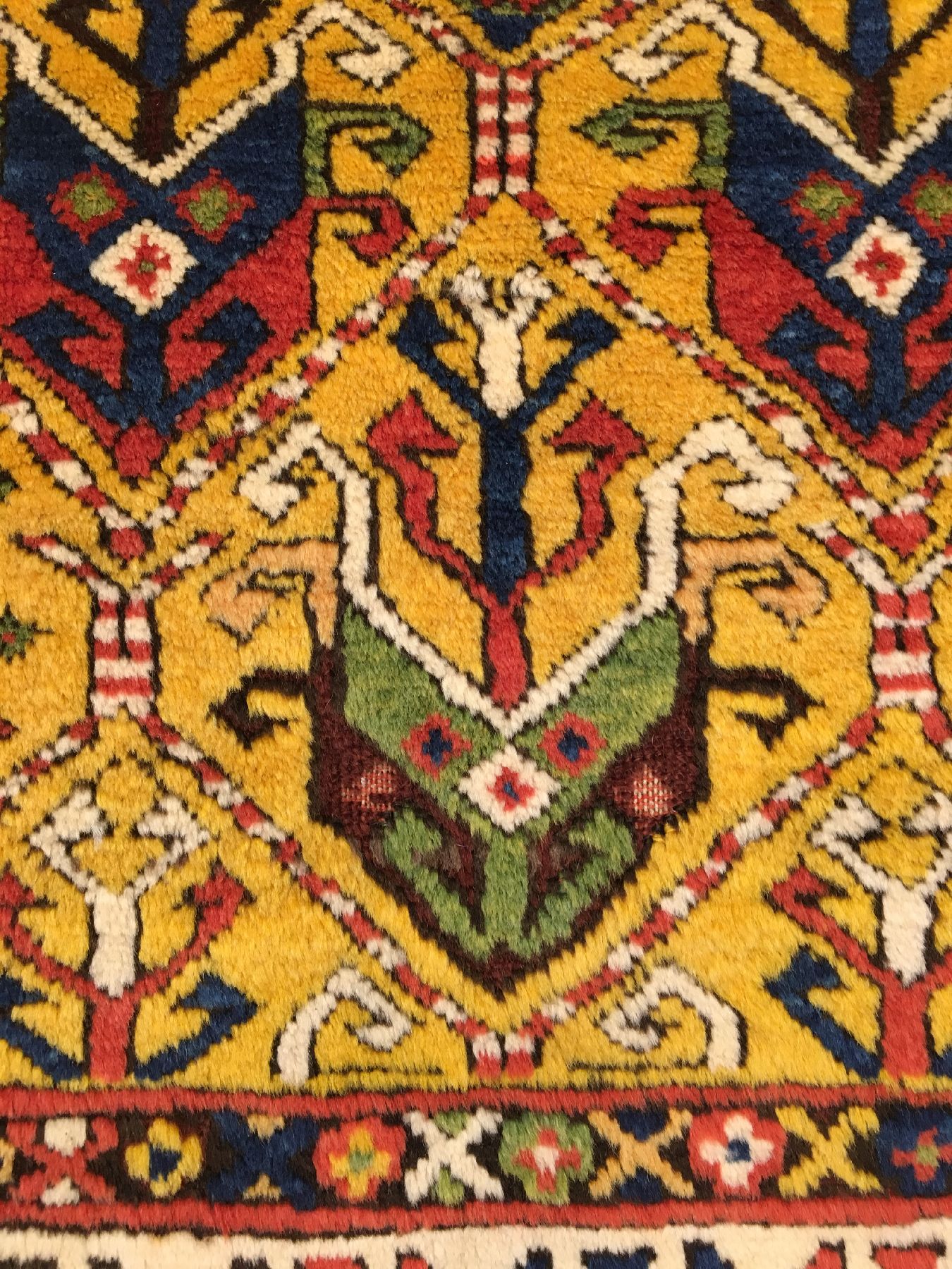 Detail d: Hochfloriger gelber Gendje antik, Zentralkaukasus, Ende 19.Jhd., Wolle geknüpft auf Wolle. Seltener Gendje mit typisch hohen Flor und ...