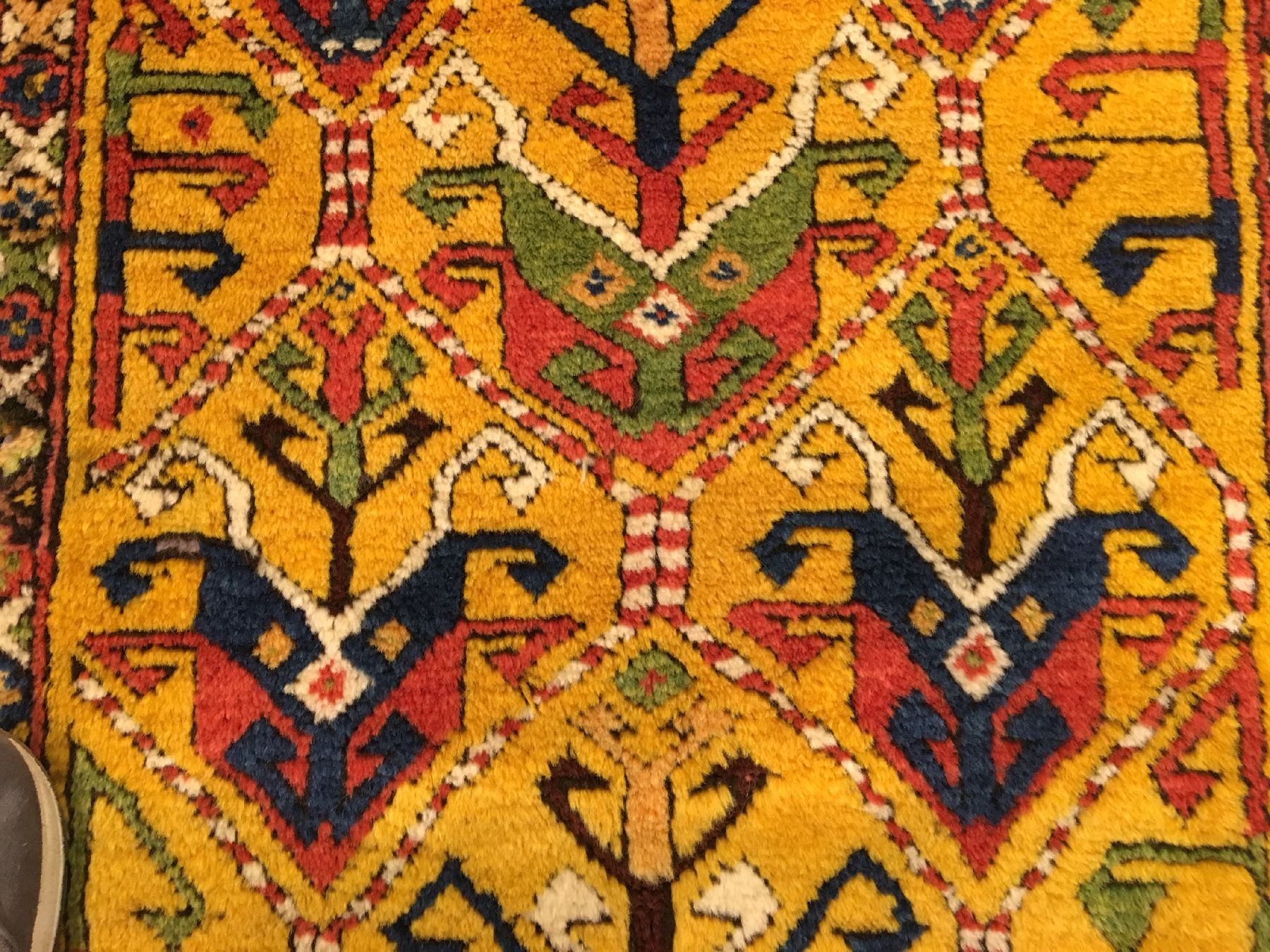 Detail e: Hochfloriger gelber Gendje antik, Zentralkaukasus, Ende 19.Jhd., Wolle geknüpft auf Wolle. Seltener Gendje mit typisch hohen Flor und ...