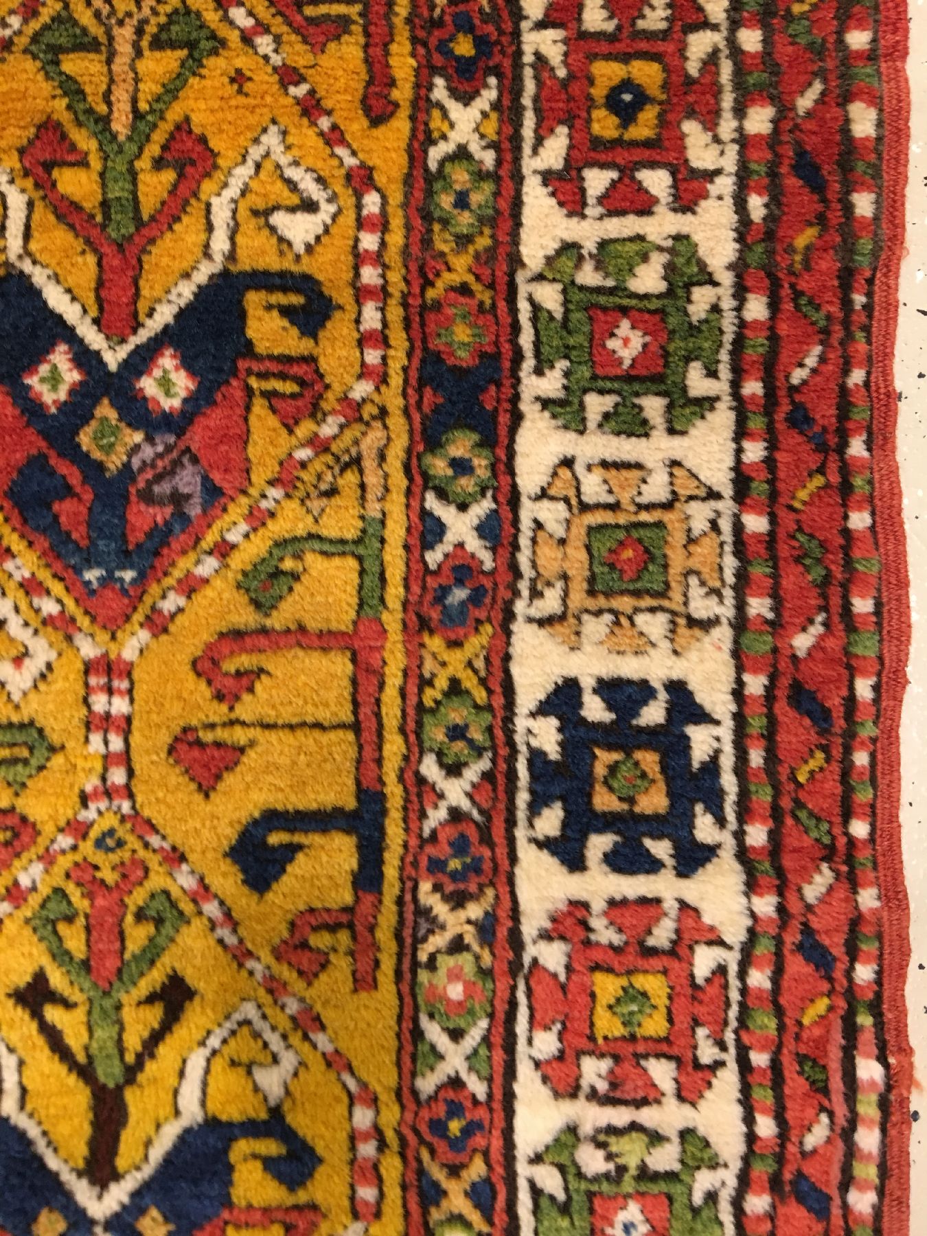 Detail f: Hochfloriger gelber Gendje antik, Zentralkaukasus, Ende 19.Jhd., Wolle geknüpft auf Wolle. Seltener Gendje mit typisch hohen Flor und ...