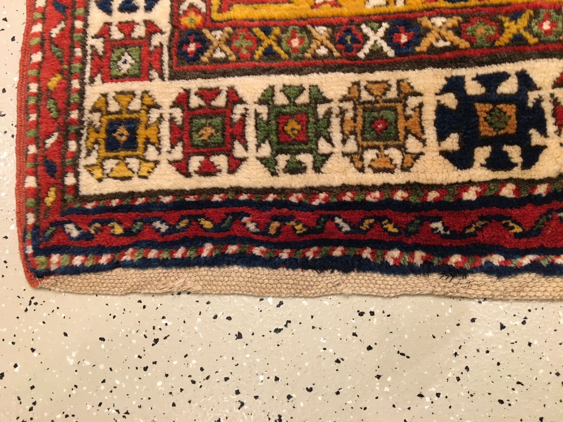 Detail h: Hochfloriger gelber Gendje antik, Zentralkaukasus, Ende 19.Jhd., Wolle geknüpft auf Wolle. Seltener Gendje mit typisch hohen Flor und ...