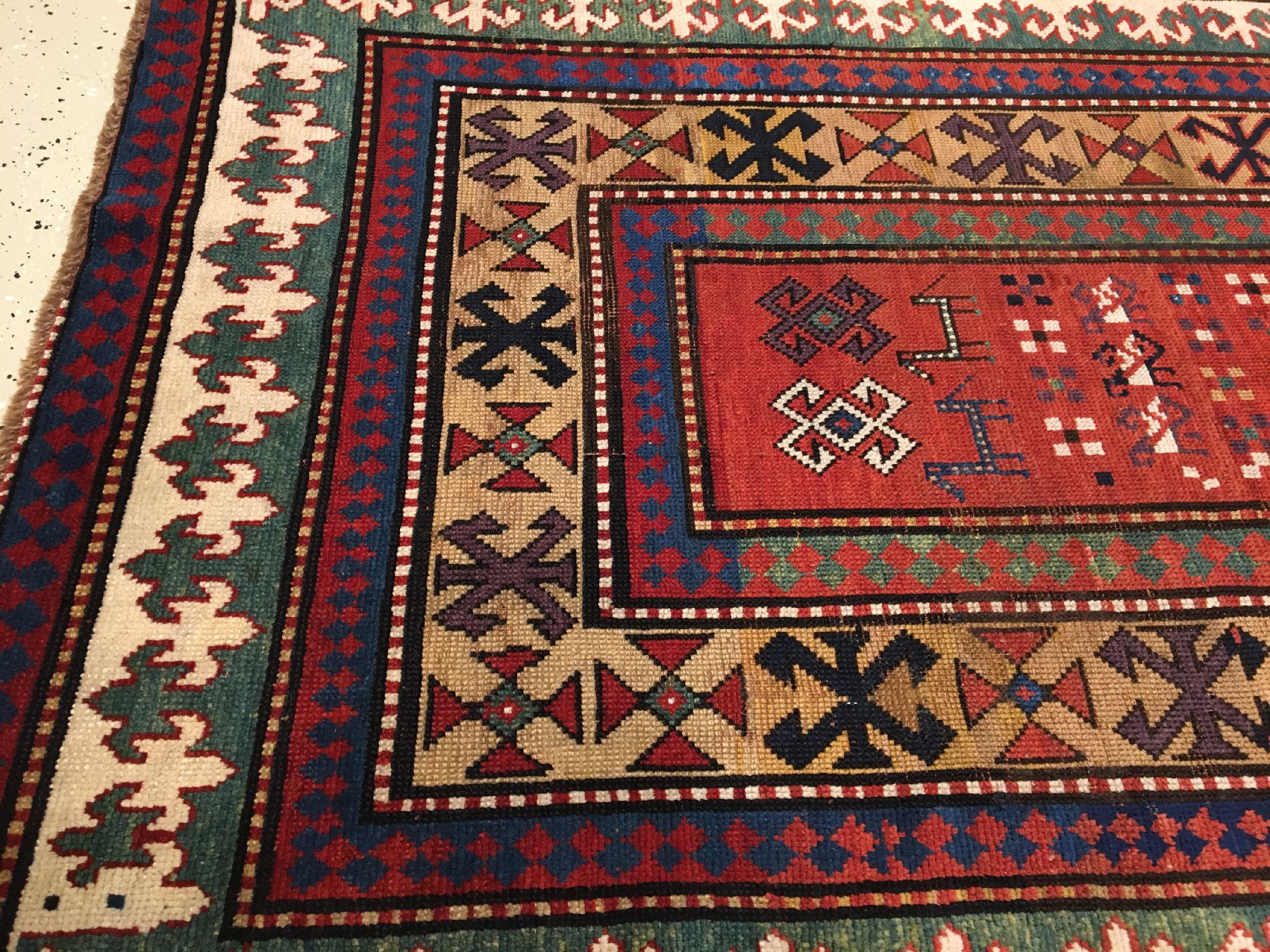 Detail c: Bordjalou Kasak antik, Südwestkaukasus, 19.Jhd., Wolle geknüpft auf Wolle. Rotgrundiger Bordjalou mit Tier und Vogelabstraktionen, kombiniert mit ...