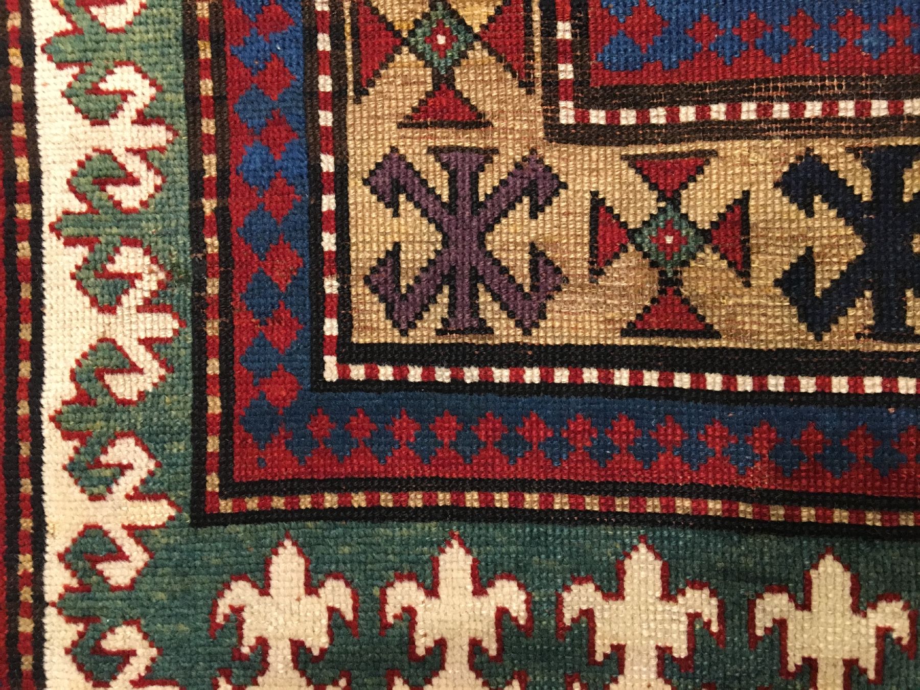 Detail f: Bordjalou Kasak antik, Südwestkaukasus, 19.Jhd., Wolle geknüpft auf Wolle. Rotgrundiger Bordjalou mit Tier und Vogelabstraktionen, kombiniert mit ...