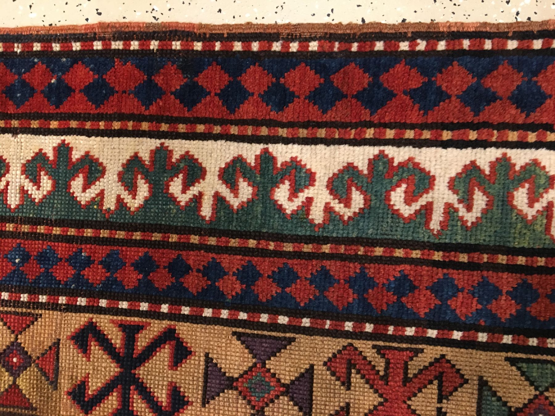 Detail h: Bordjalou Kasak antik, Südwestkaukasus, 19.Jhd., Wolle geknüpft auf Wolle. Rotgrundiger Bordjalou mit Tier und Vogelabstraktionen, kombiniert mit ...