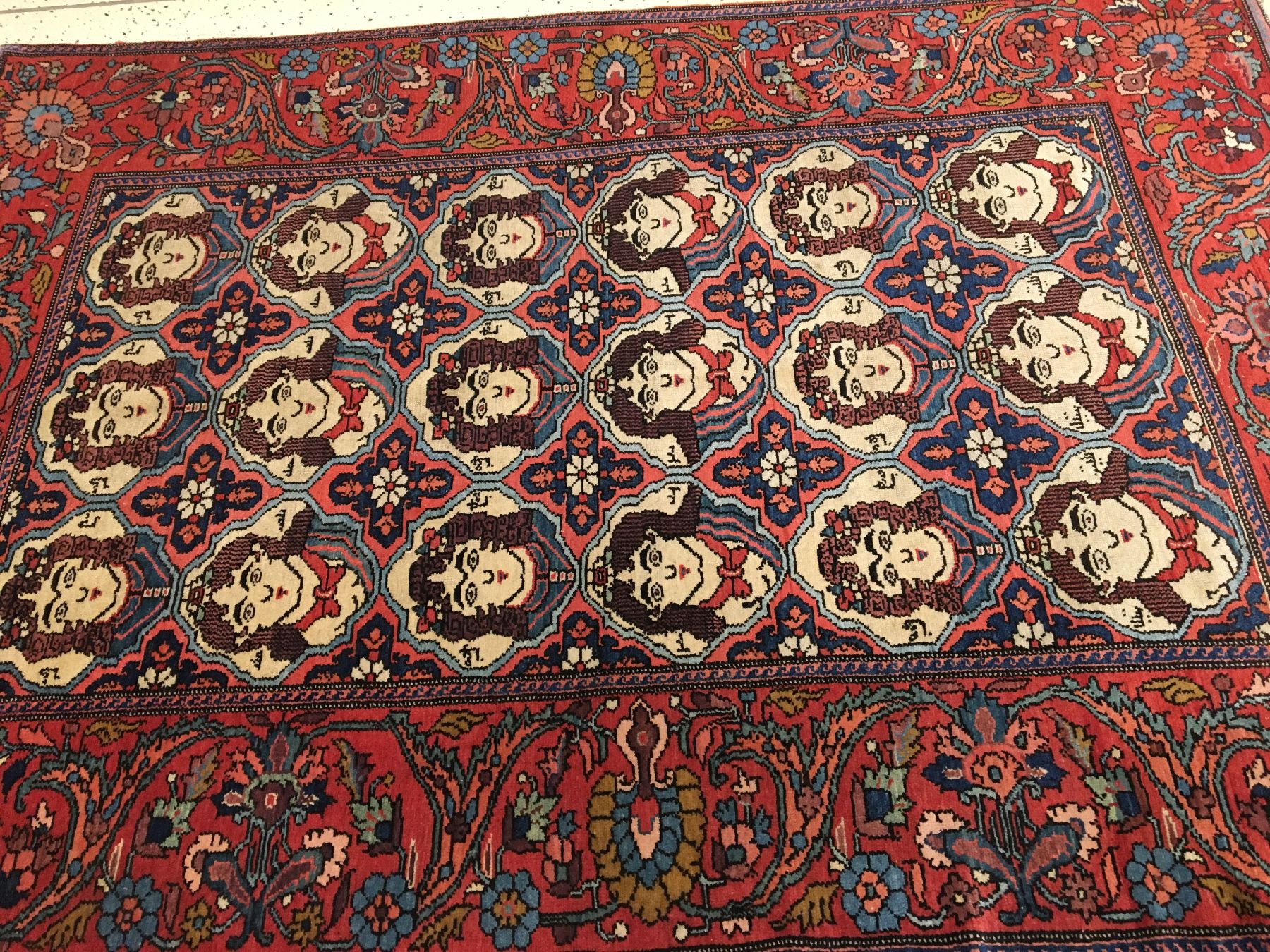 Detail b: Feiner Bachtiari "Bildteppich" antik, Westliches Zentralpersien, um 1900/1910, Wolle geknüpft auf Baumwolle. Seltener Bildteppich der ...