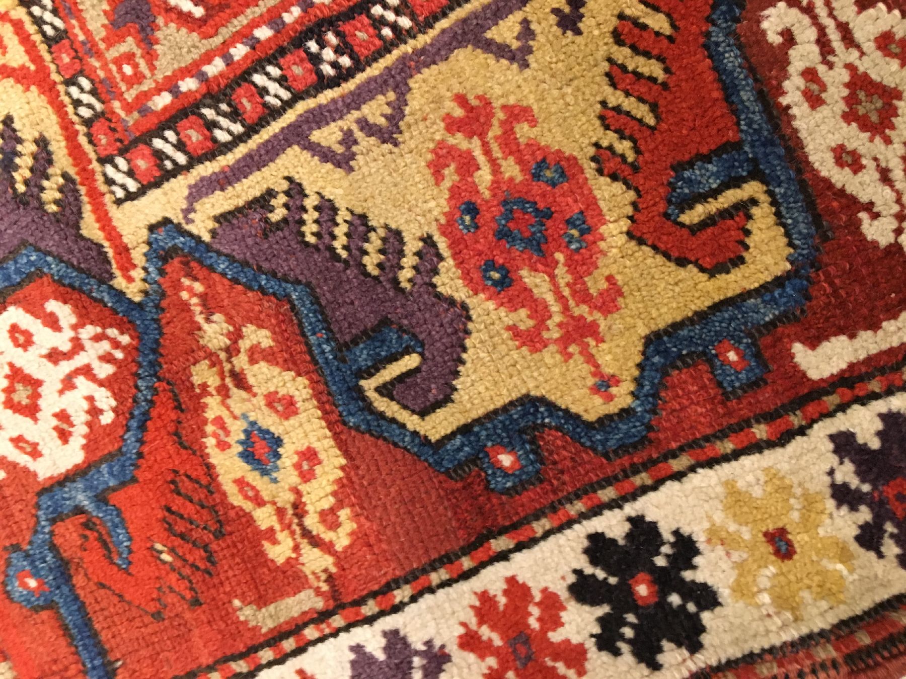 Detail f: Seltener Zypressen Melas antik, Südwestanatolien, 19.Jhd., Wolle geknüpft auf Wolle. Feiner mit roten Schussfäden geknüpfter Melas mit ...