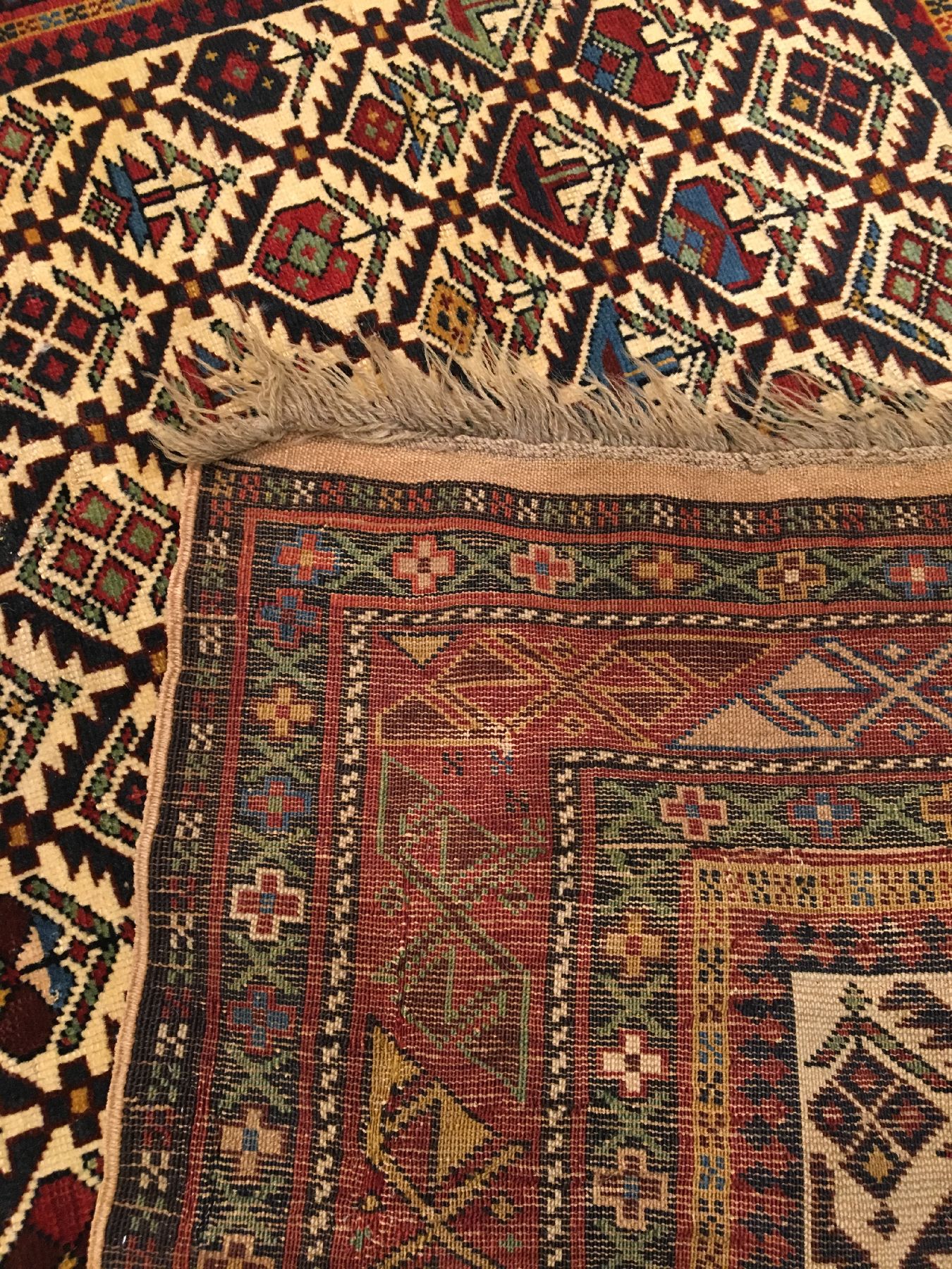 Detail i: Feiner Schirwan "Gebetsteppich" antik, Ostkaukasus, Ende 19.Jhd., (unleserliche Datierung). Fein geknüpfter Schirwan im Gebets-Typus mit ...