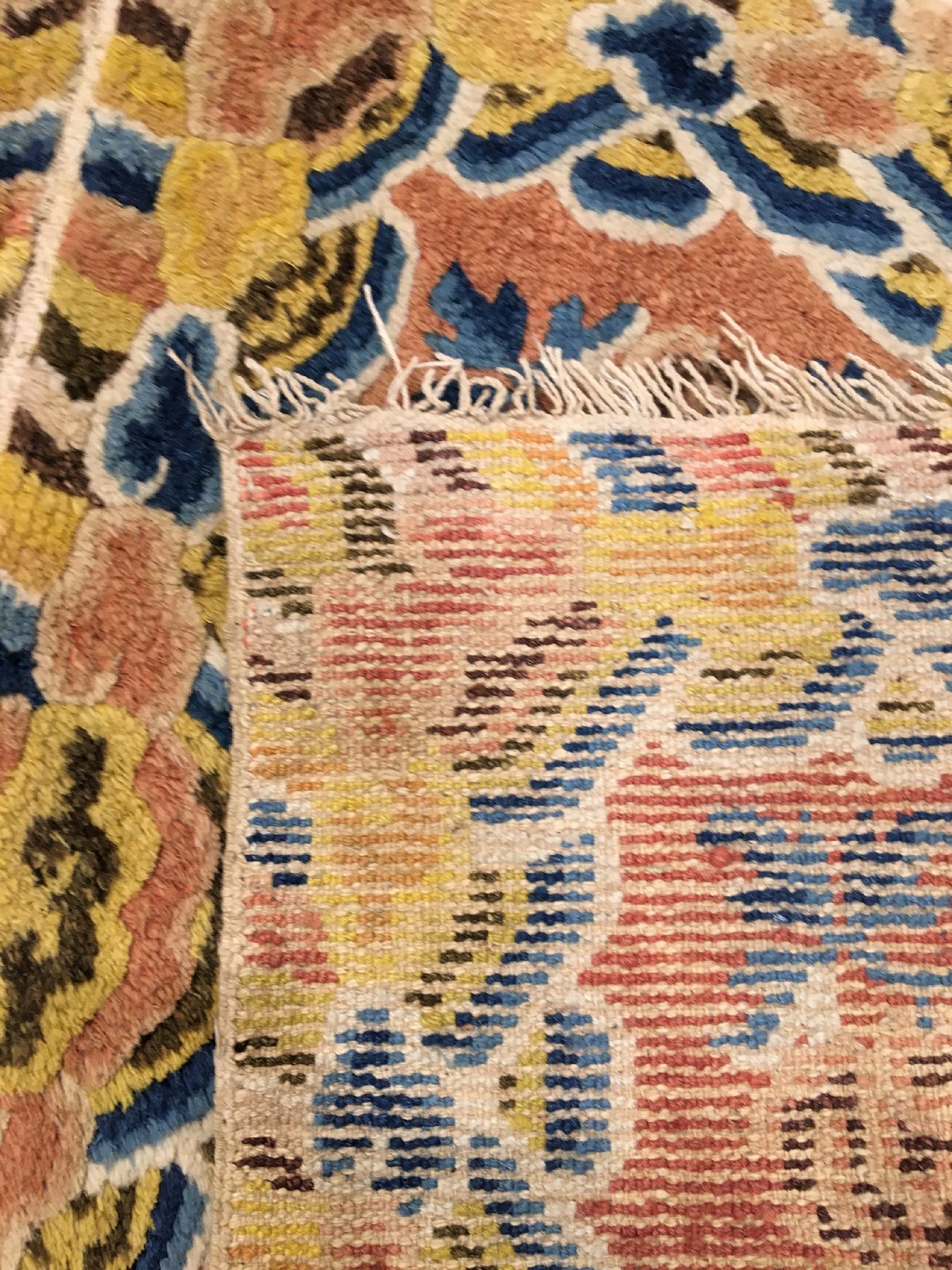 Detail g: Ning-Hsia "Sitzbankteppich" antik, Westchina, 19.Jhd., Wolle geknüpft auf Baumwolle. Dekorativer Sitzbankteppich mit Päonien Muster. ...