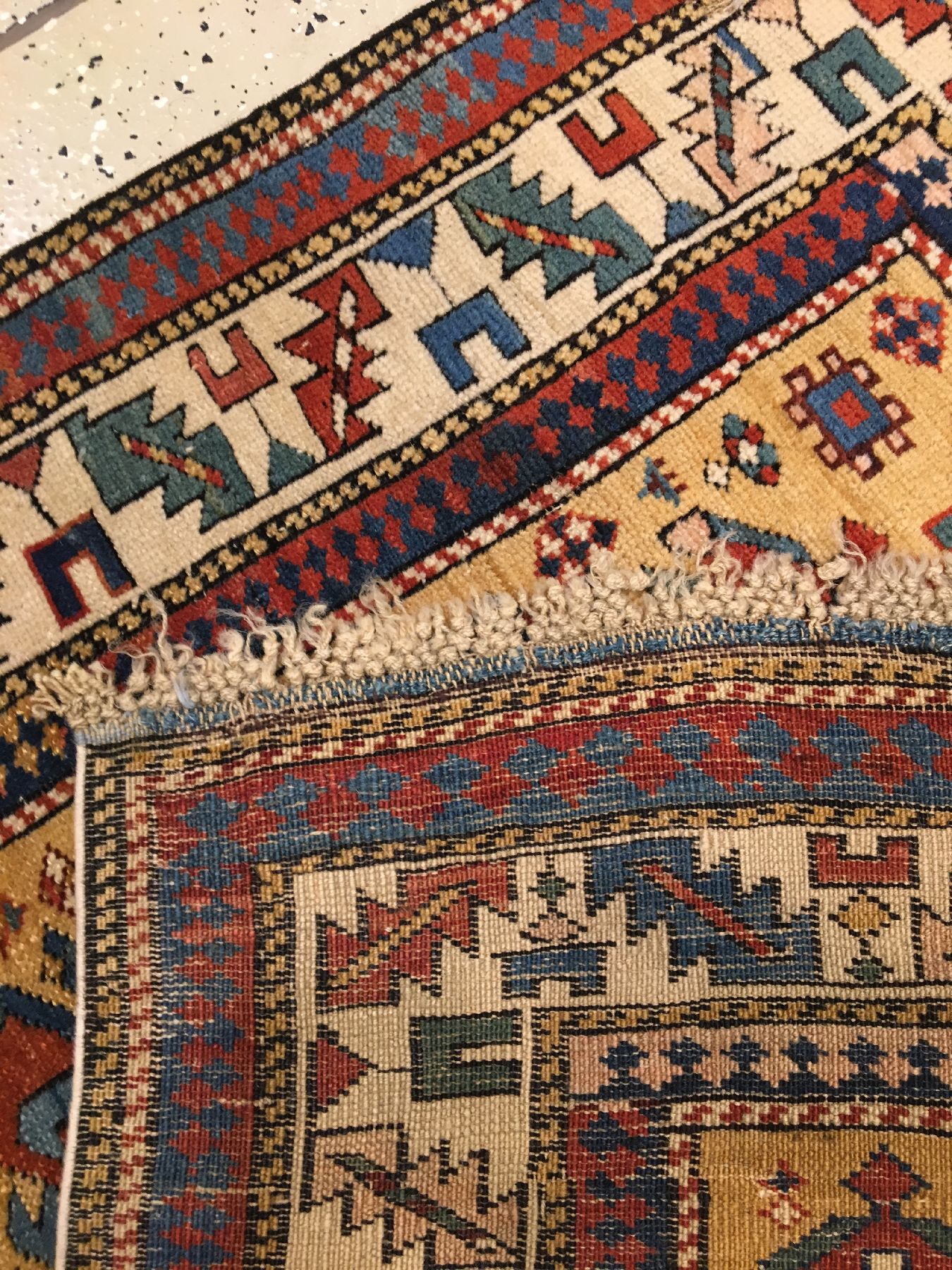 Detail i: Feiner gelber Dagestan antik, Nordostkaukasus, 19.Jhd., Wolle geknüpft auf Wolle. Fein geknüpfter Dagestan mit Blüten allover Muster auf gelben ...