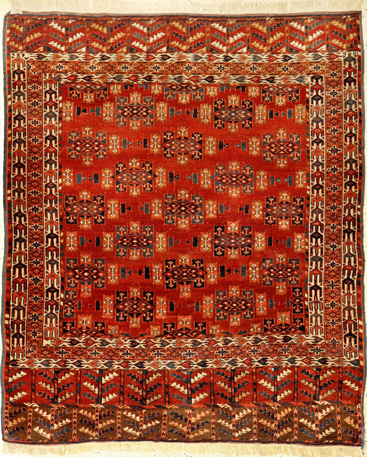 Feiner Yomud "Engsi" antik (Kepse-Gül), Turkmensitan, Ende 19.Jhd., Wolle geknüpft auf Wolle. Seltener Türteppich der Yomuden ohne ...