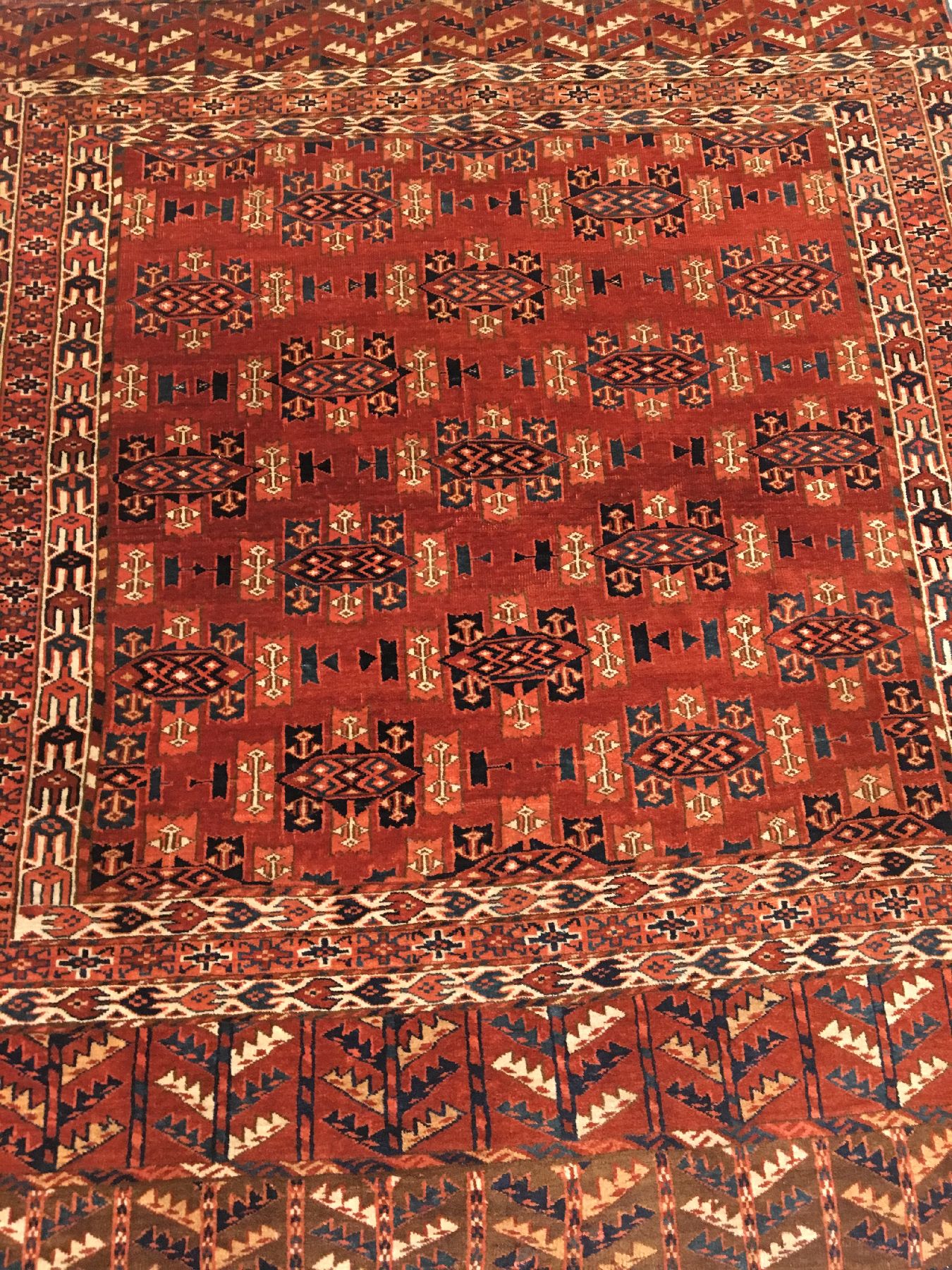 Detail a: Feiner Yomud "Engsi" antik (Kepse-Gül), Turkmensitan, Ende 19.Jhd., Wolle geknüpft auf Wolle. Seltener Türteppich der Yomuden ohne ...
