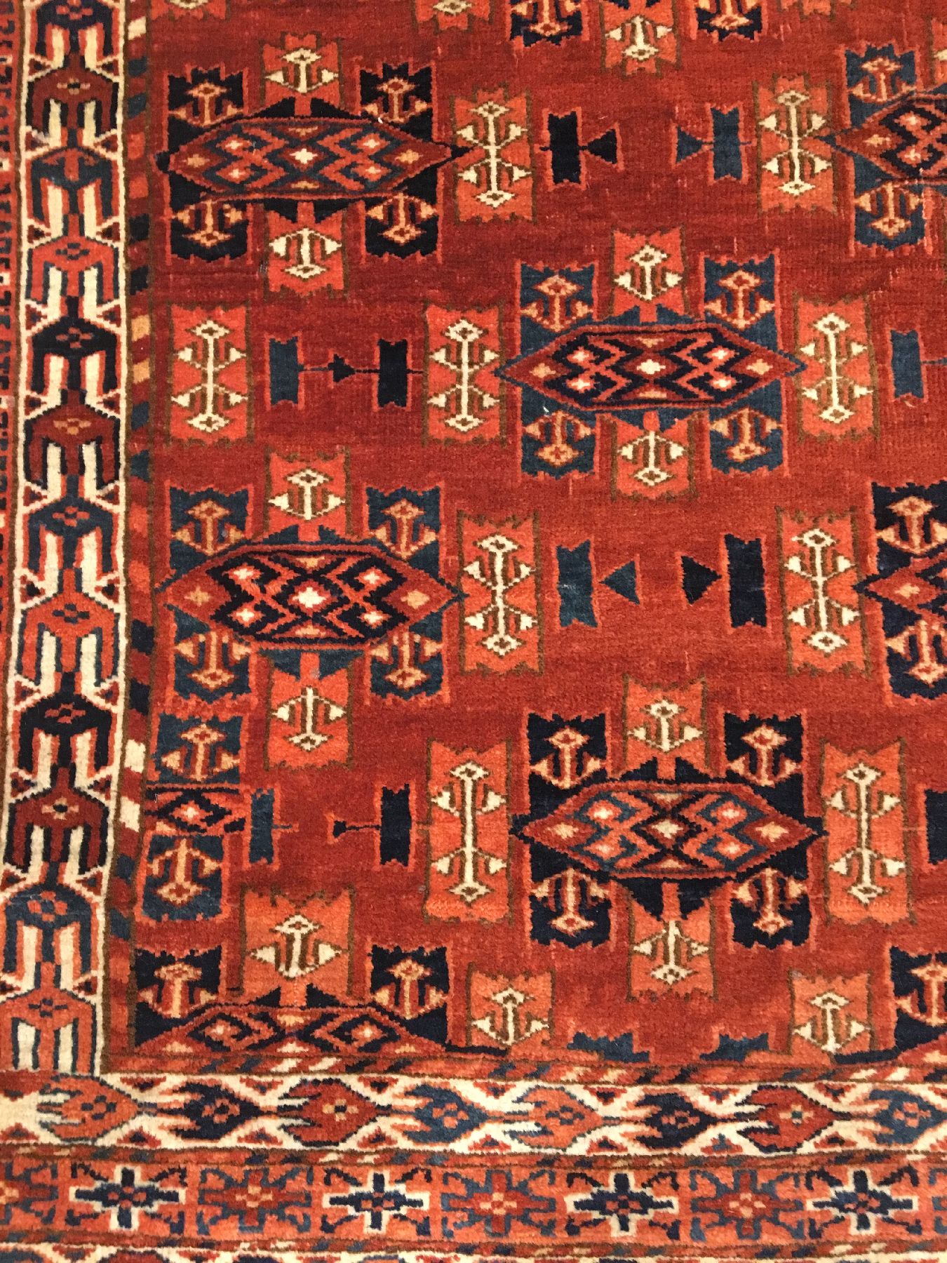 Detail d: Feiner Yomud "Engsi" antik (Kepse-Gül), Turkmensitan, Ende 19.Jhd., Wolle geknüpft auf Wolle. Seltener Türteppich der Yomuden ohne ...