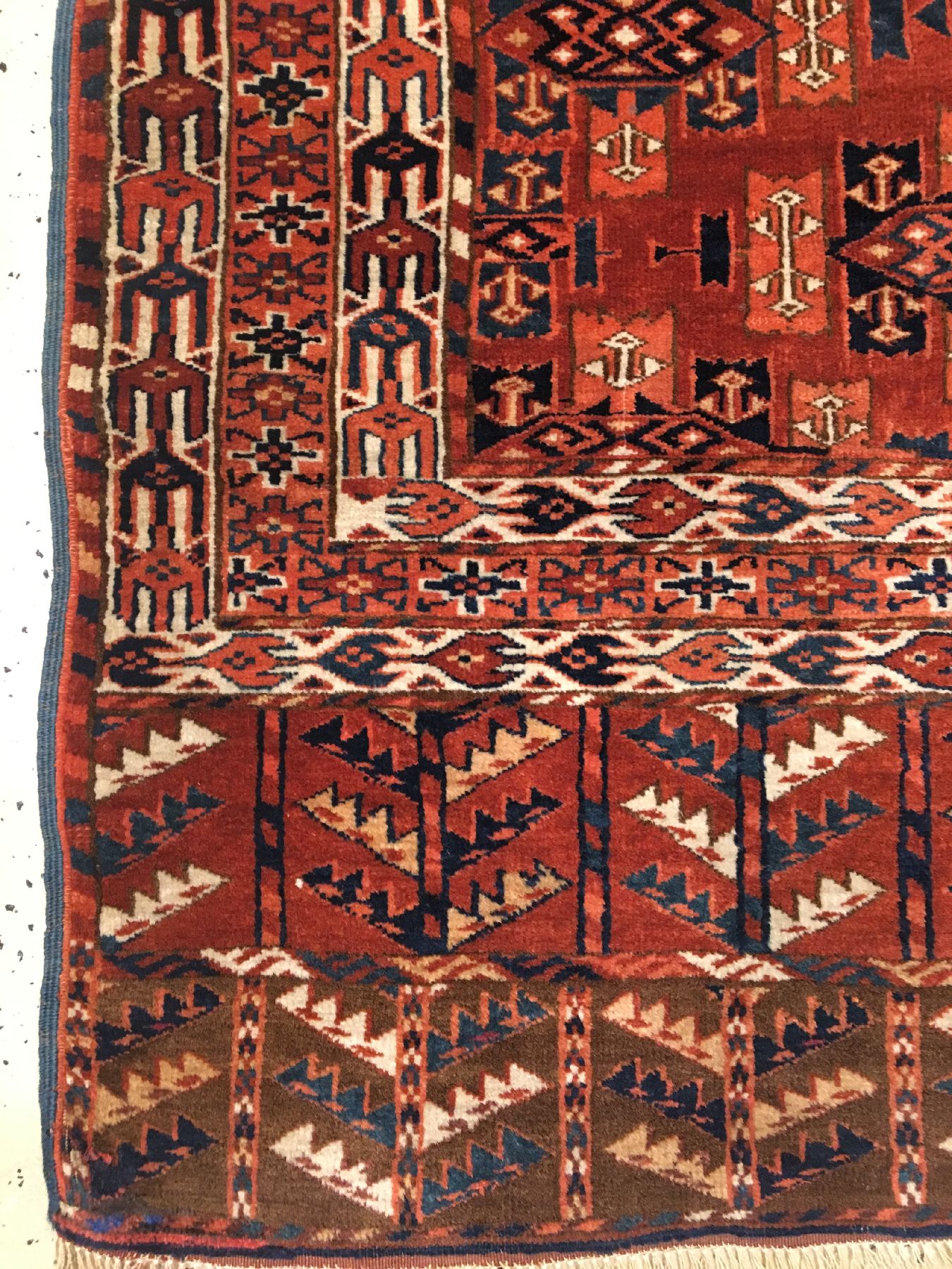 Detail f: Feiner Yomud "Engsi" antik (Kepse-Gül), Turkmensitan, Ende 19.Jhd., Wolle geknüpft auf Wolle. Seltener Türteppich der Yomuden ohne ...
