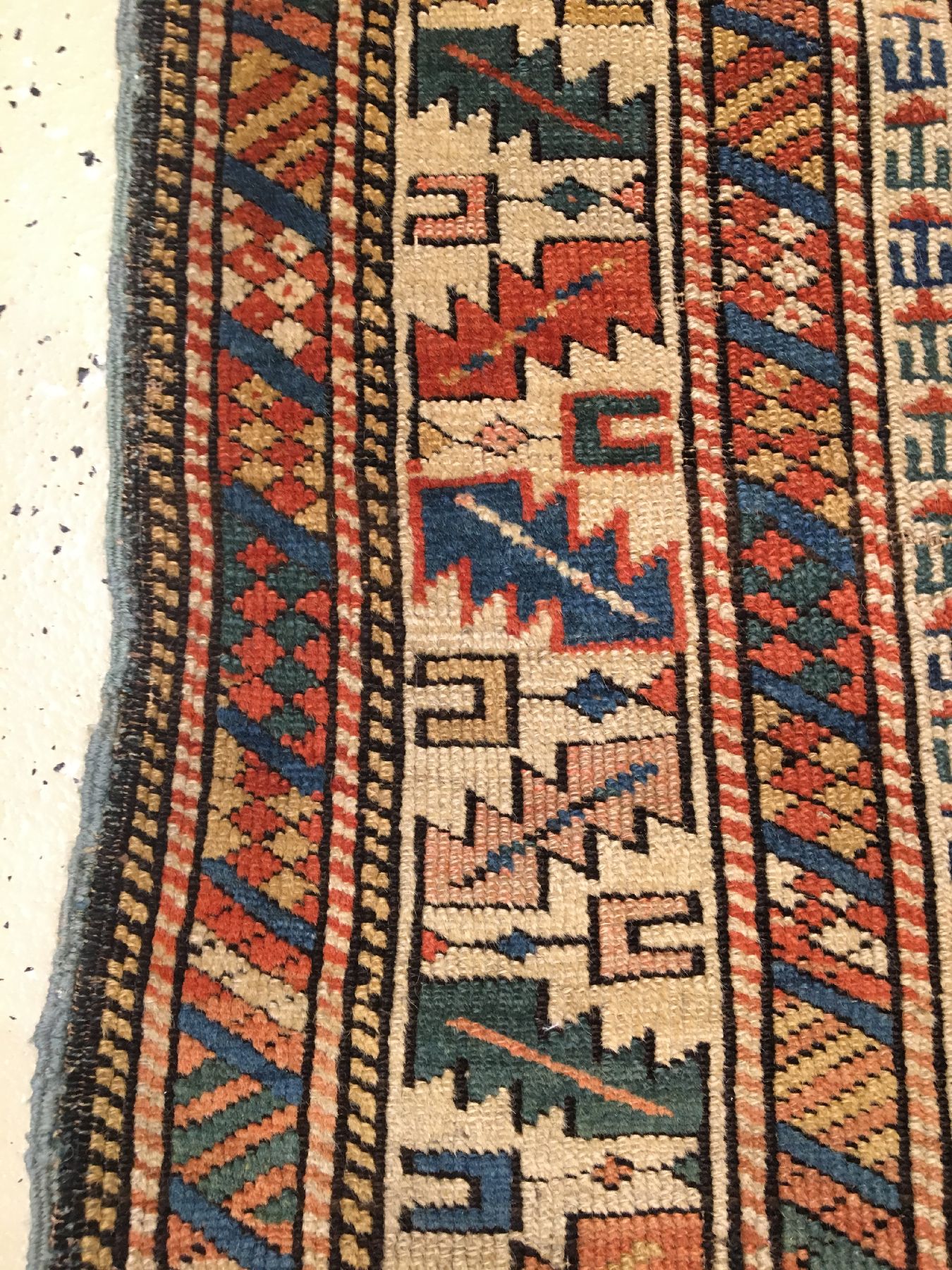 Detail g: Lesghi antik, Nordostkaukasus, Ende 19.Jhd., Wolle geknüpf auf Wolle. Kleinformatiger Lesghi mit typischen Lesghi Sternen auf dunklen Grund. ...