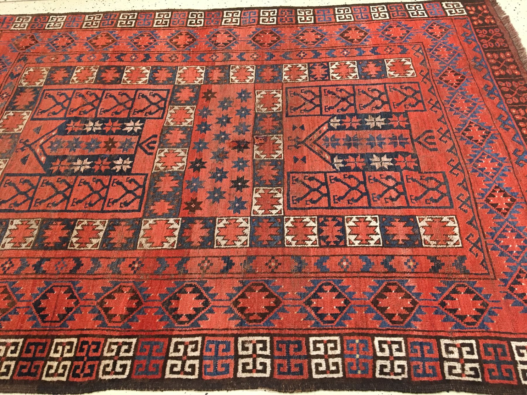 Detail b: Ersari "Engsi" antik, Turkmenistan Amu-Darja Region, Ende 19.Jhd., Wolle geknüpft auf Wolle Ziegenhaar. Ersari Türteppich mit seltenen ...