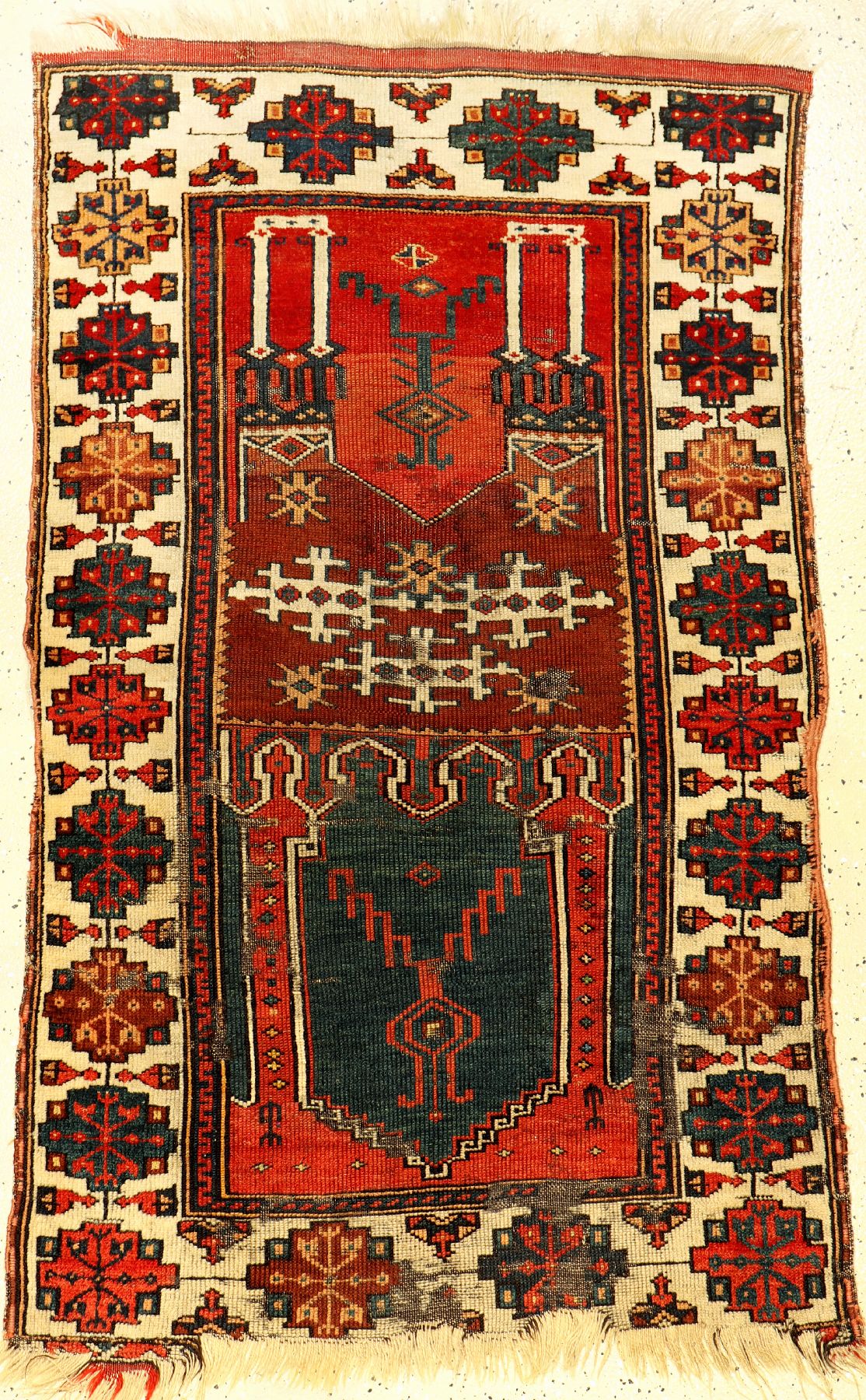 Feiner Cumra "Gebetsteppich" antik, Zentralanatolien Konya-Region, 19.Jhd., Wolle geknüpft auf Wolle. Feiner und sehr seltener Cumra ...
