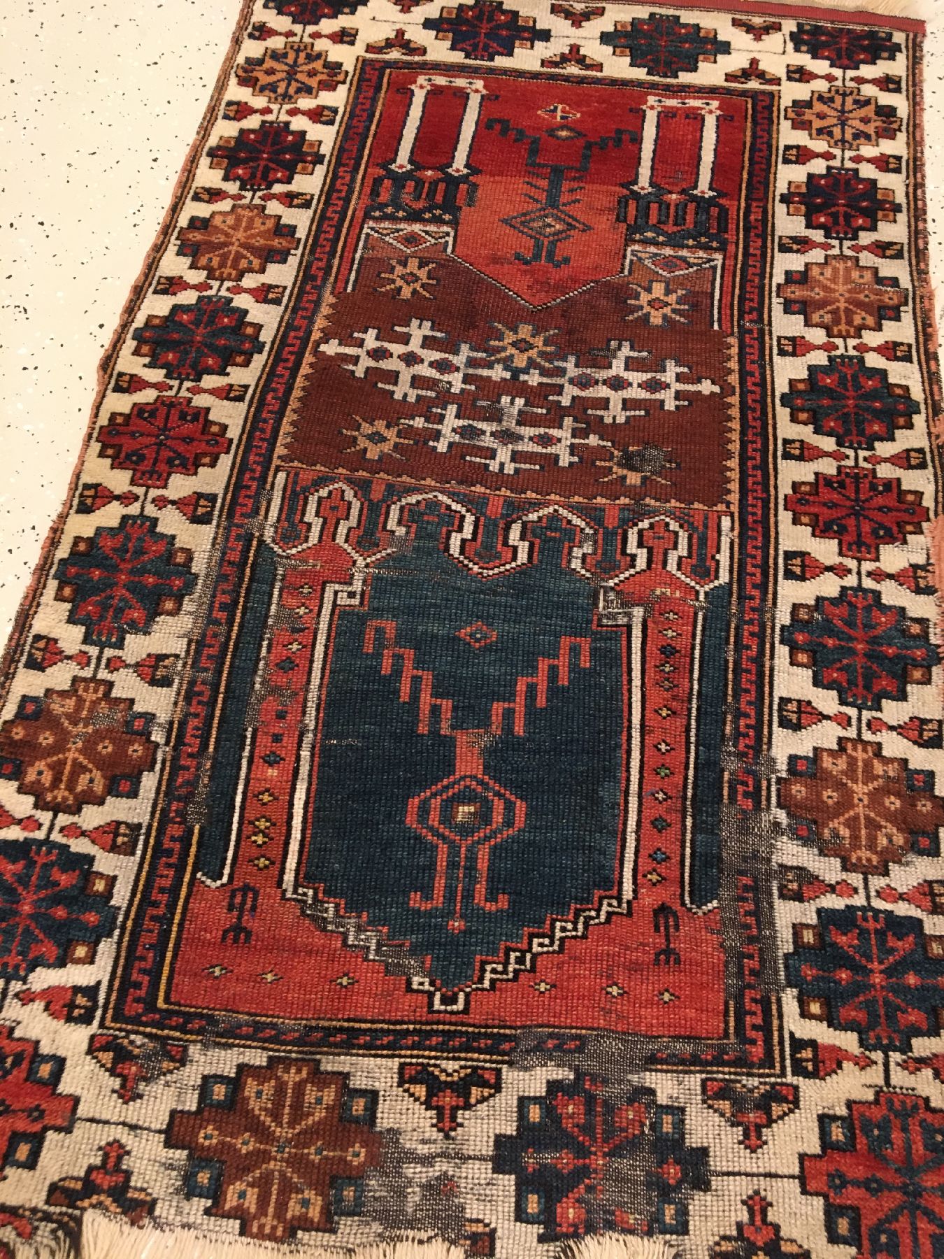 Detail a: Feiner Cumra "Gebetsteppich" antik, Zentralanatolien Konya-Region, 19.Jhd., Wolle geknüpft auf Wolle. Feiner und sehr seltener Cumra ...