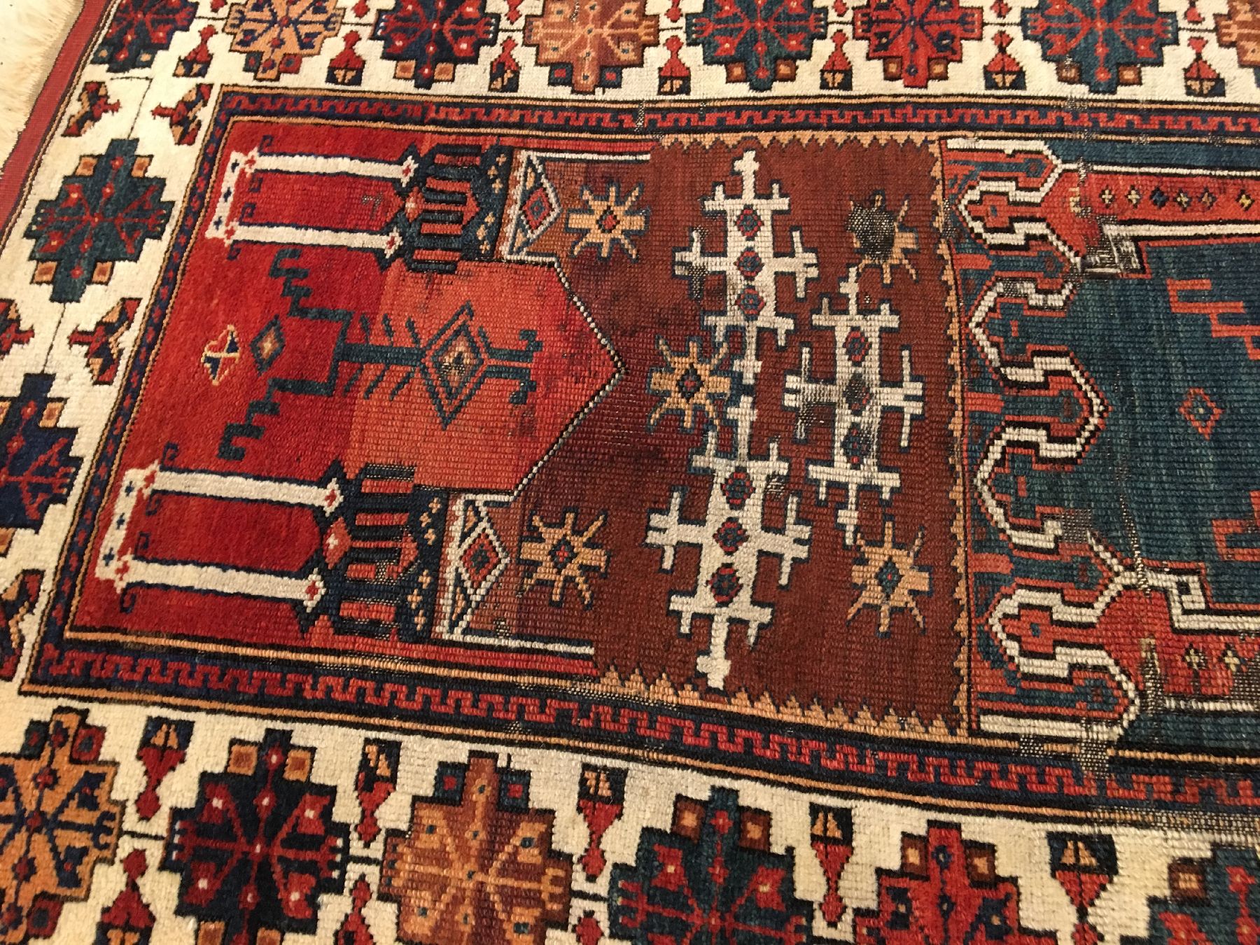 Detail b: Feiner Cumra "Gebetsteppich" antik, Zentralanatolien Konya-Region, 19.Jhd., Wolle geknüpft auf Wolle. Feiner und sehr seltener Cumra ...