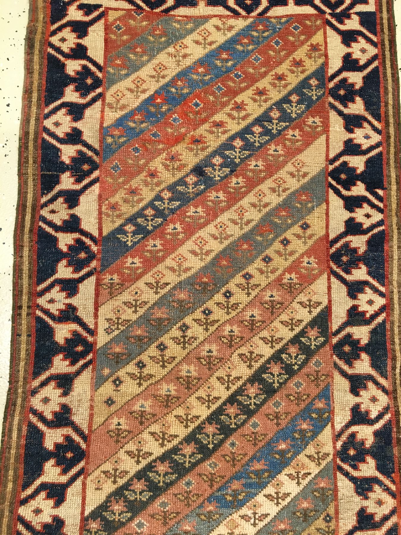 Detail e: Früher Kurdischer "Streifenteppich" antik, Anatolia/Turkey , um 1800, Wolle geknüpft auf Wolle. Seltener Kurdenteppich mit sehr früher ...
