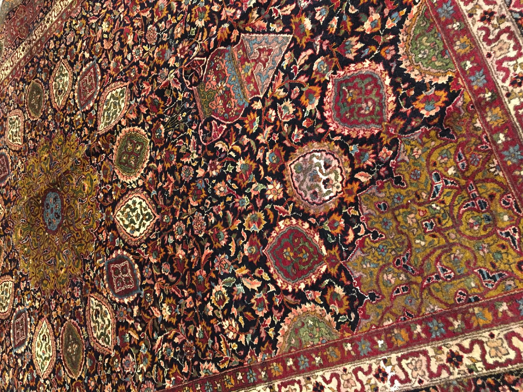 Detail b: 1 Paar Lahore "Merinowolle" antik (Ardebil "Sheik-Safi" Design), Nordindien, um 1910, Merinowolle geknüpft auf Baumwolle. ...