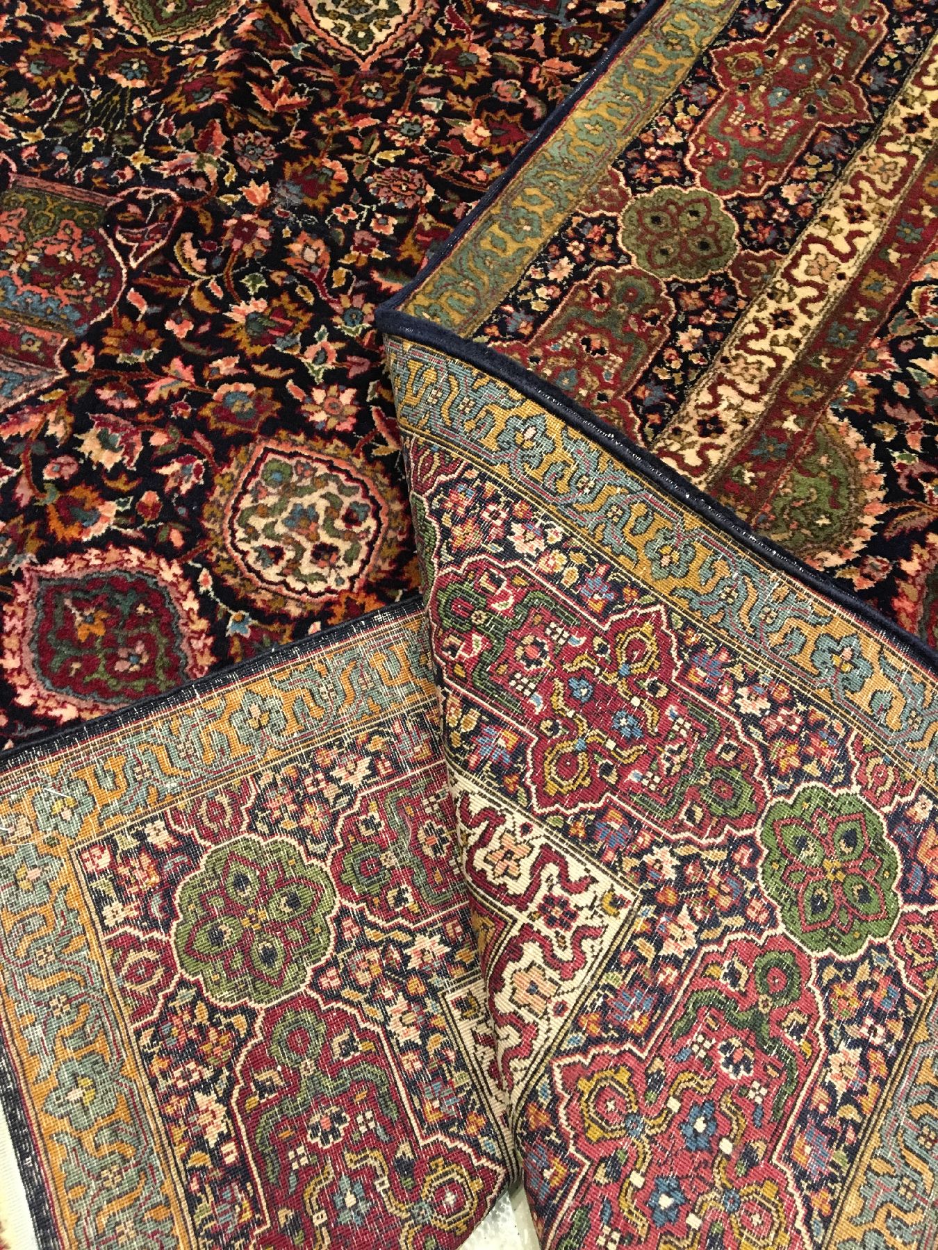 Detail i: 1 Paar Lahore "Merinowolle" antik (Ardebil "Sheik-Safi" Design), Nordindien, um 1910, Merinowolle geknüpft auf Baumwolle. ...
