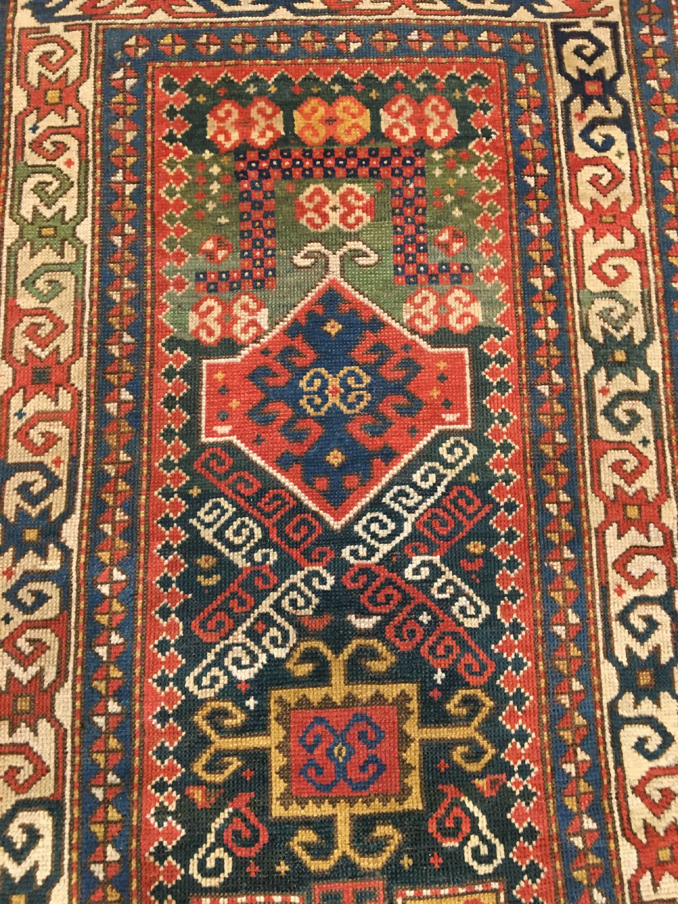 Detail c: Grüner Kasak "Gebetsteppich" antik, Südwestkaukasus, 19.Jhd., Wolle geknüpft auf Wolle. Seltener kleinformatiger Kasak mit ...