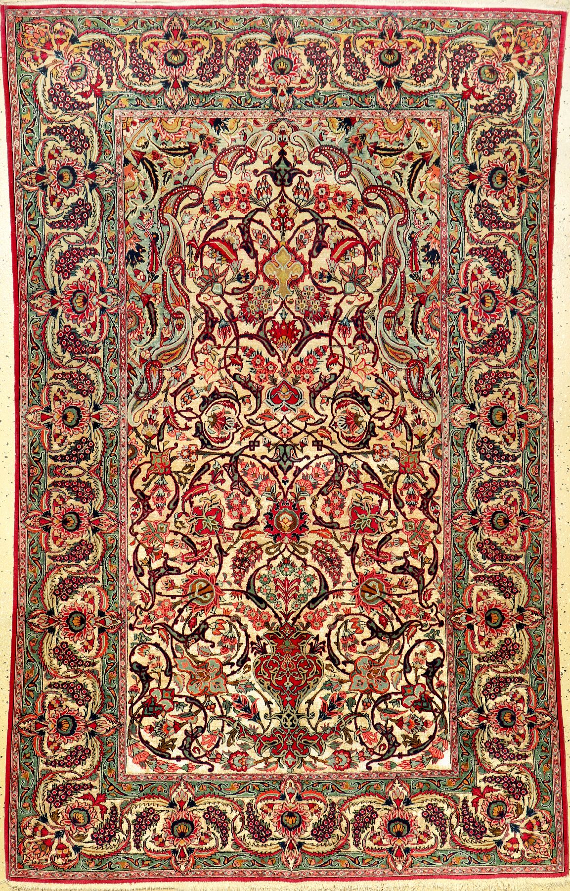 Feiner Keschan "Part-Silk" alt (Seidengrund), Zentralpersien, um 1920/1930, Korkwolle mit Seide geknüpft auf Baumwolle. Seltener Keschan ...