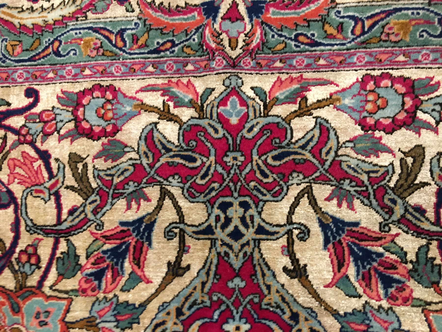 Detail h: Feiner Keschan "Part-Silk" alt (Seidengrund), Zentralpersien, um 1920/1930, Korkwolle mit Seide geknüpft auf Baumwolle. Seltener Keschan ...