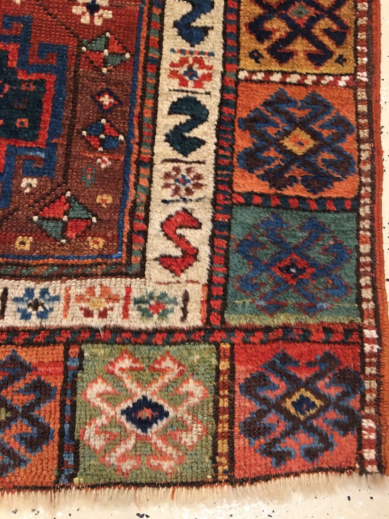 Detail f: Kurdischer Yörük antik, Südostanatolien Gaziantep, 19.Jhd., Wolle geknüpft Wolle. Seltener Knüpfteppich der Yörüken aus der Gaziantep-Region ...