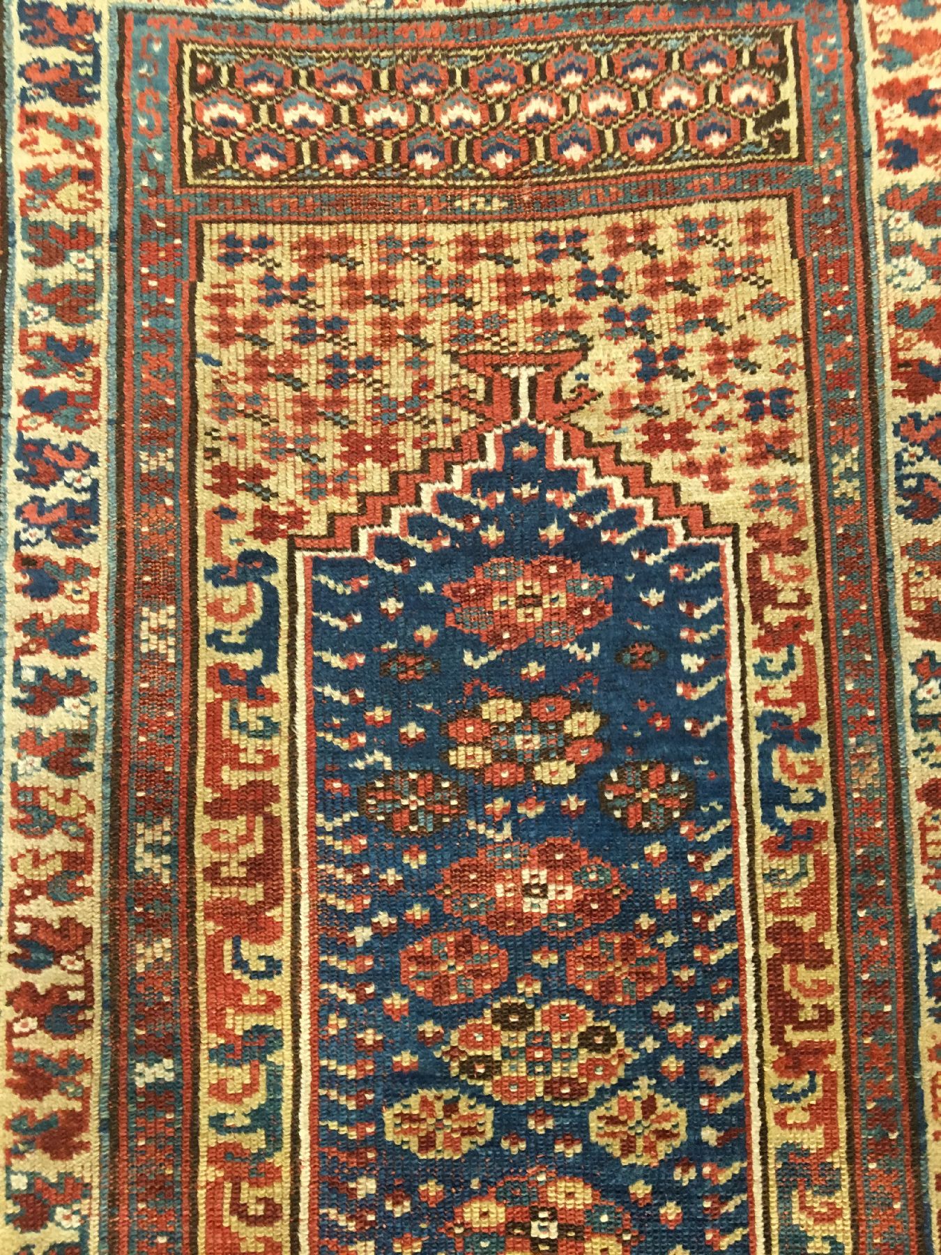 Detail b: Seltener Megri "Gebetsteppich" antik, Südwestanatolien, 19.Jhd., Wolle geknüpft auf Wolle. Rarer Megri im Gebets-Typus mit ...