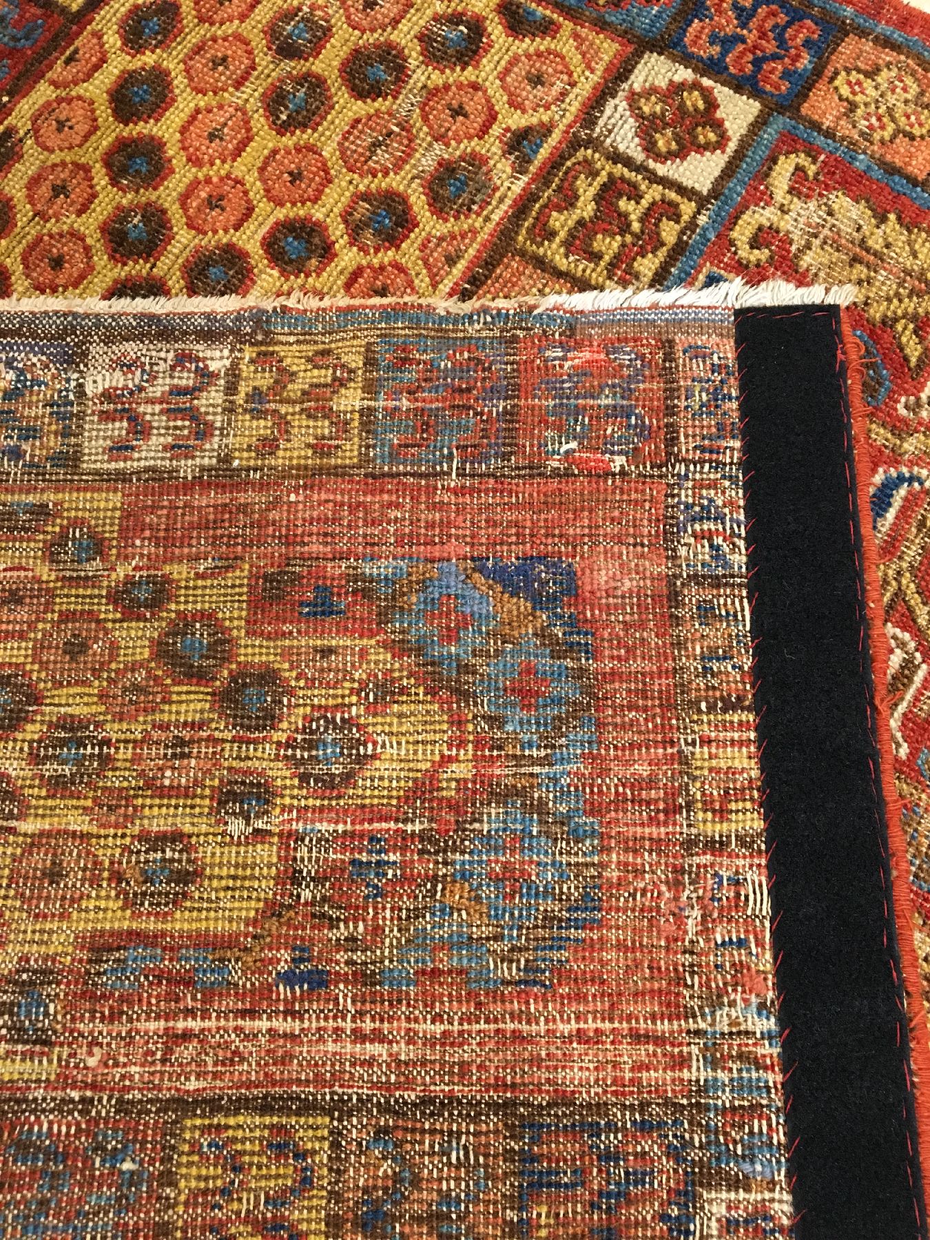 Detail i: Seltener Khotan "Saf" antik, Ostturkestan, Ende 18.Jhd., Wolle geknüpft auf Baumwolle. Früher und feiner Khotan mit Saf-Muster und zehn ...