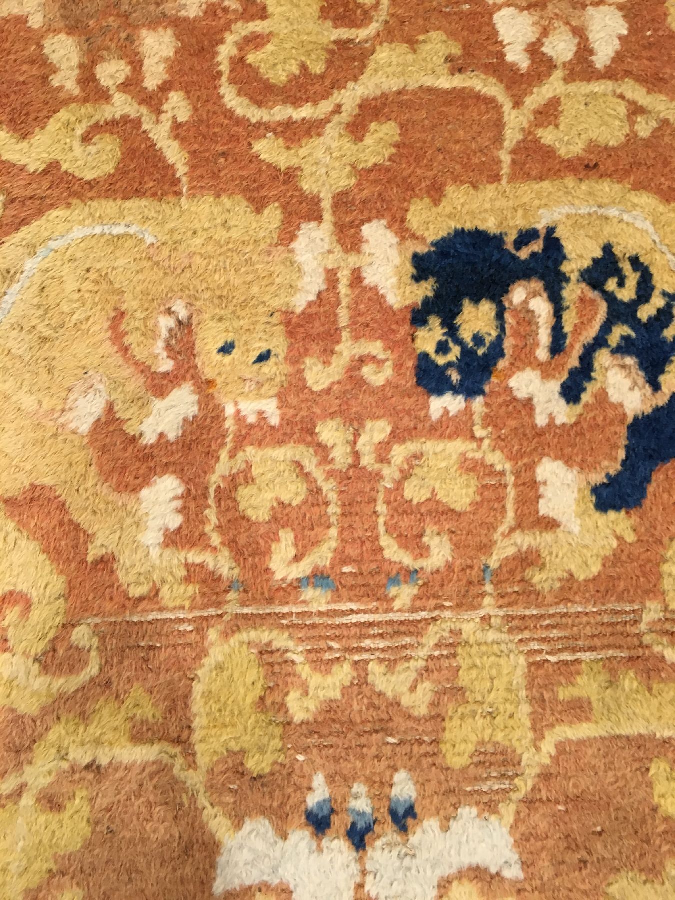 Detail d: Ning-Hsia "Galerie" antik (Fo Hunde), Westchina, 19.Jhd., Wolle geknüpft auf Baumwolle. Dekorativer Ning-Hsia mit Ying & Yang Medaillon ...