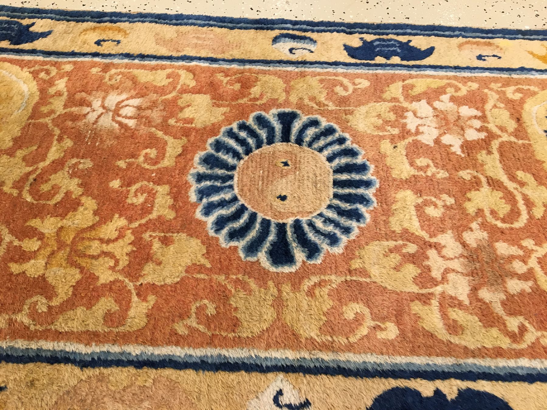 Detail f: Ning-Hsia "Galerie" antik (Fo Hunde), Westchina, 19.Jhd., Wolle geknüpft auf Baumwolle. Dekorativer Ning-Hsia mit Ying & Yang Medaillon ...