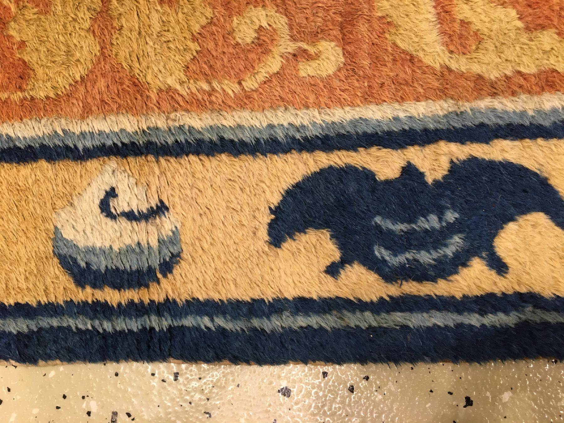 Detail h: Ning-Hsia "Galerie" antik (Fo Hunde), Westchina, 19.Jhd., Wolle geknüpft auf Baumwolle. Dekorativer Ning-Hsia mit Ying & Yang Medaillon ...