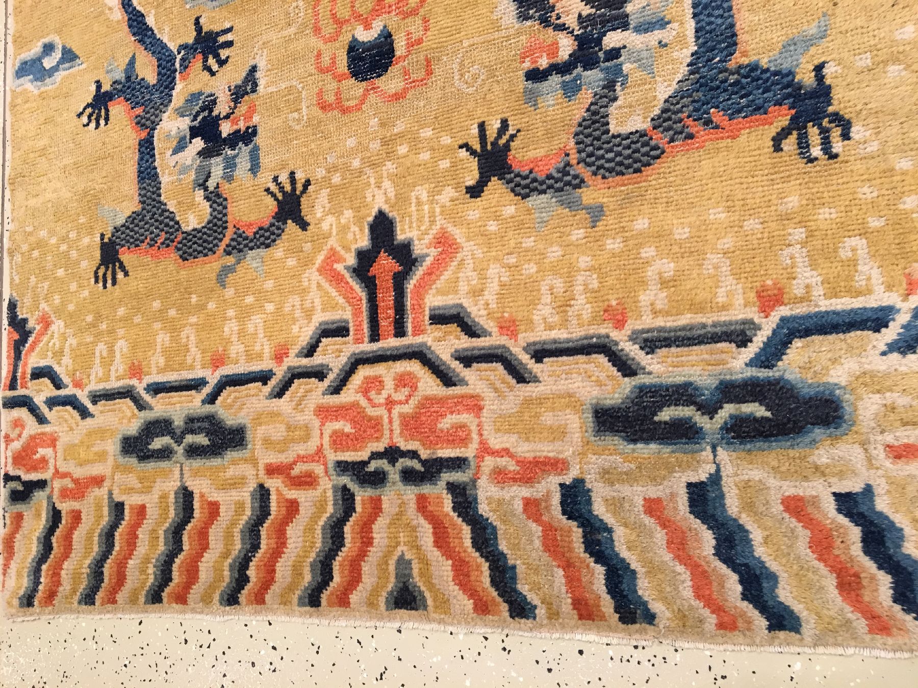 Detail e: Gelber Ning-Hsia "Wandbehang" antik (Drachenteppich), Westchina, 19.Jhd., Wolle geknüpft auf Baumwolle. Seltener Ning-Hsia mit fünf ...